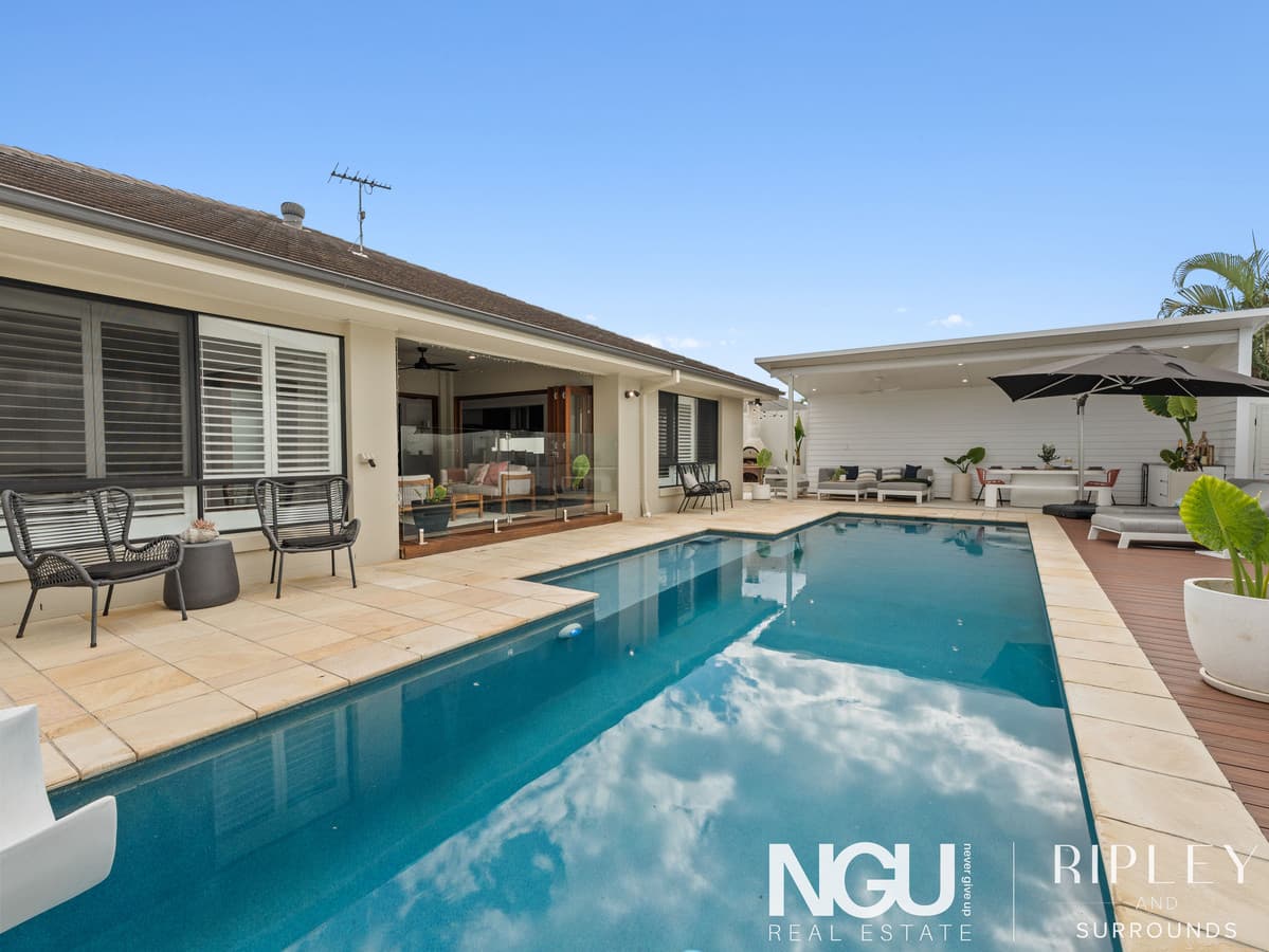 17 Trinity Crescent, Augustine Heights — photo 2 of 5