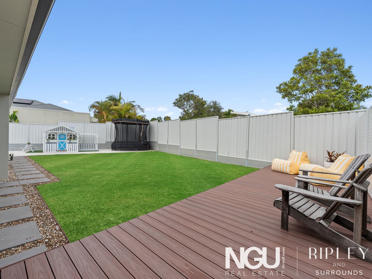 17 Trinity Crescent, Augustine Heights — photo 3 of 5