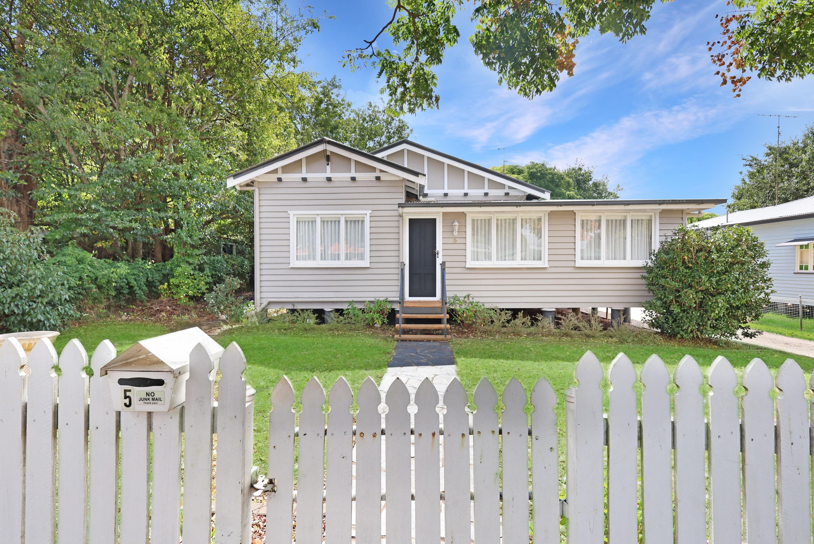 5 Henderson Street, Newtown — photo 1 of 5