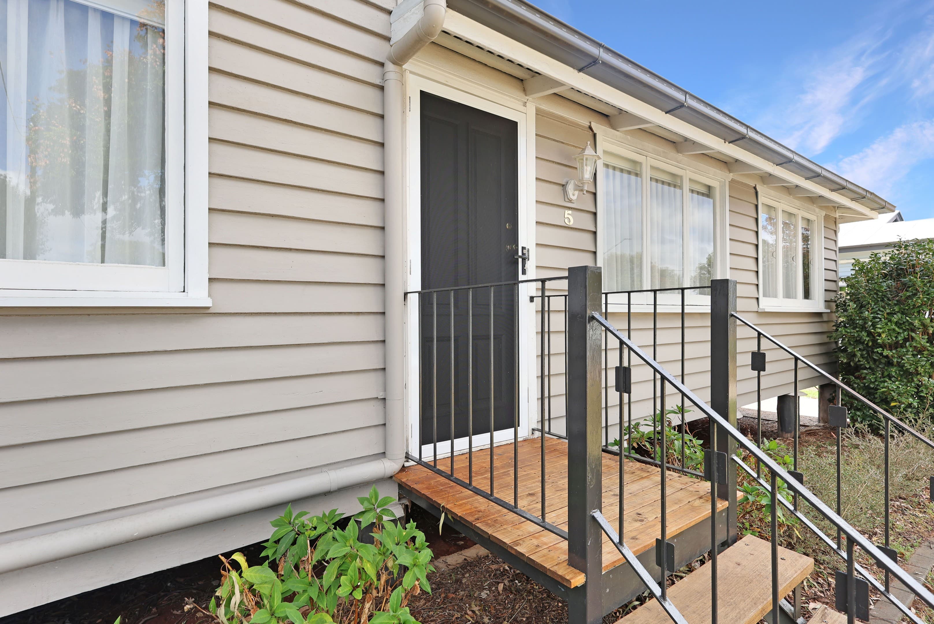 5 Henderson Street, Newtown — photo 4 of 5