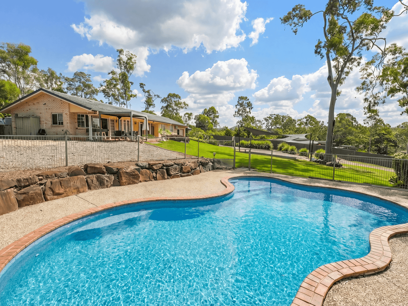 16 Woodvale Drive, Tallai, Tallai — photo 1 of 5
