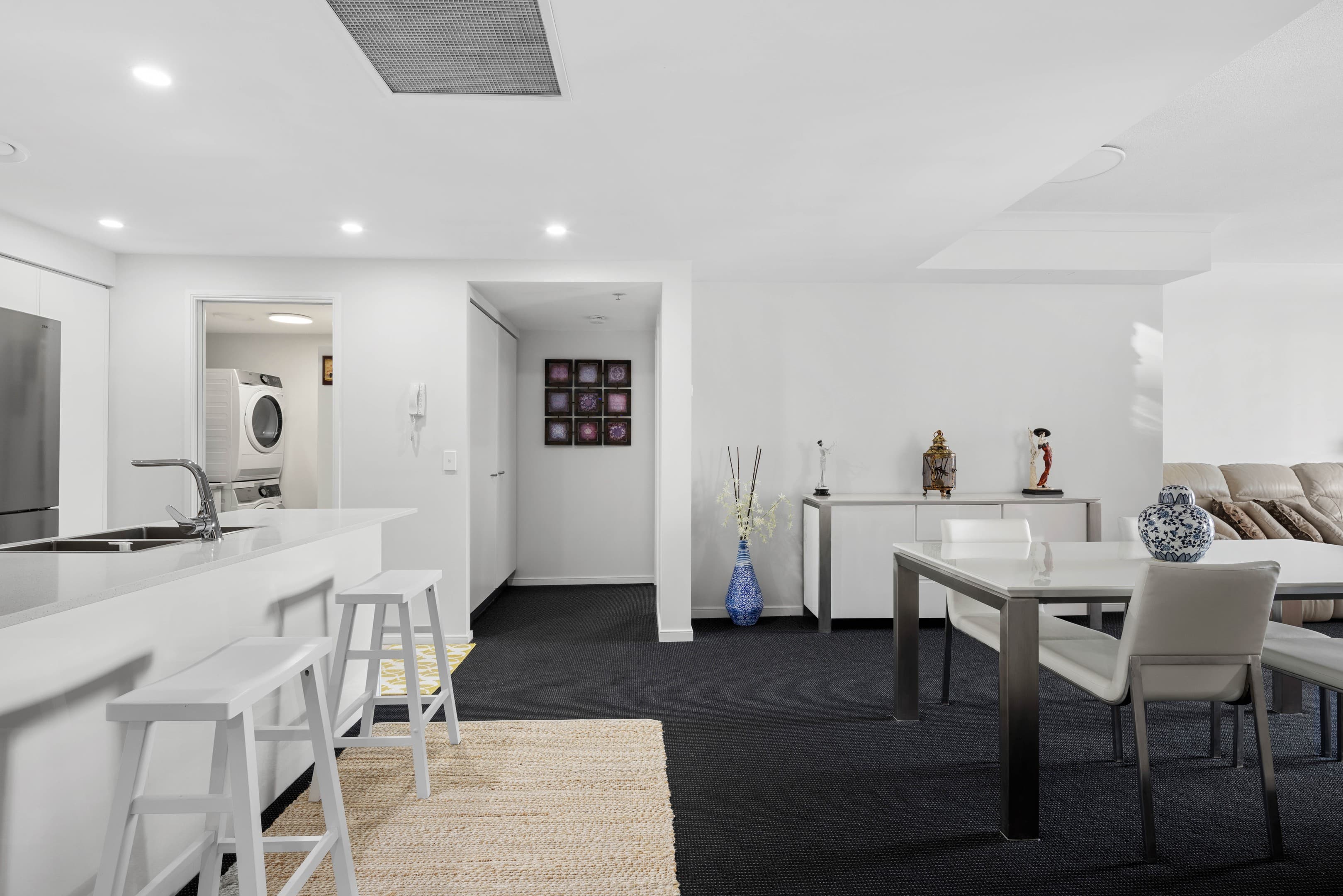 2029/23 Ferny Avenue, Surfers Paradise — photo 4 of 5