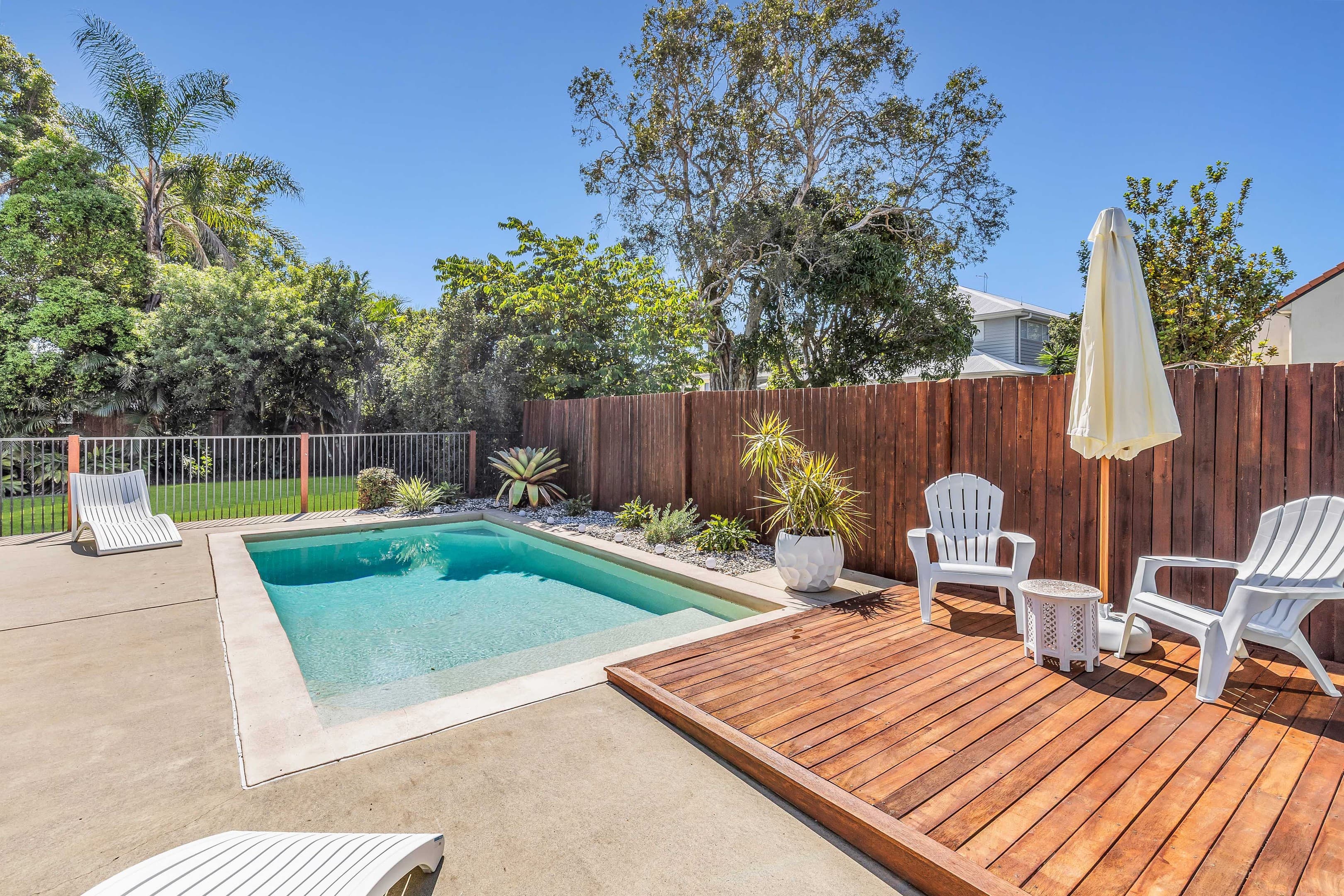 43 Poinsettia Avenue, Hollywell — photo 1 of 6
