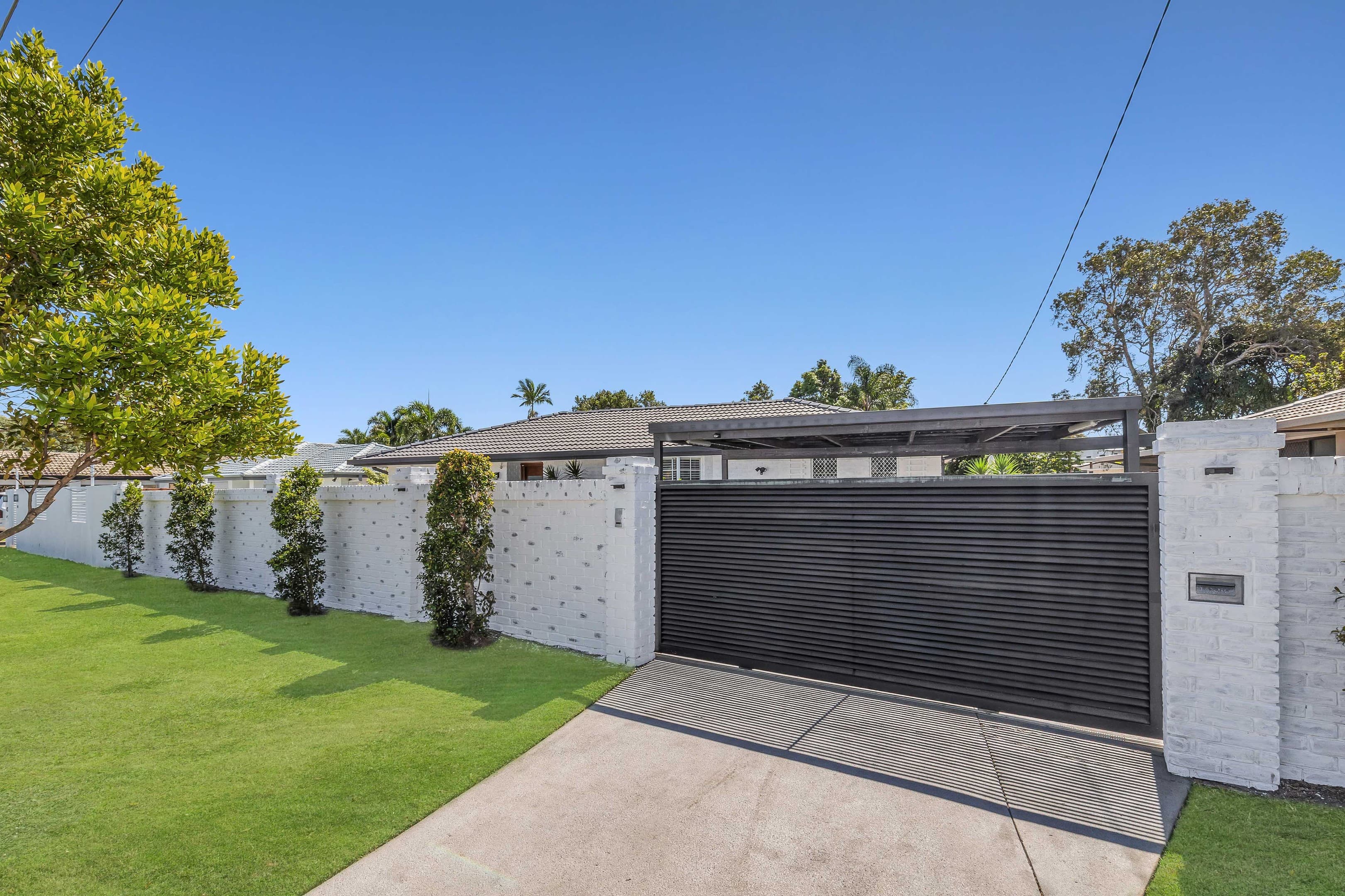 43 Poinsettia Avenue, Hollywell — photo 2 of 6