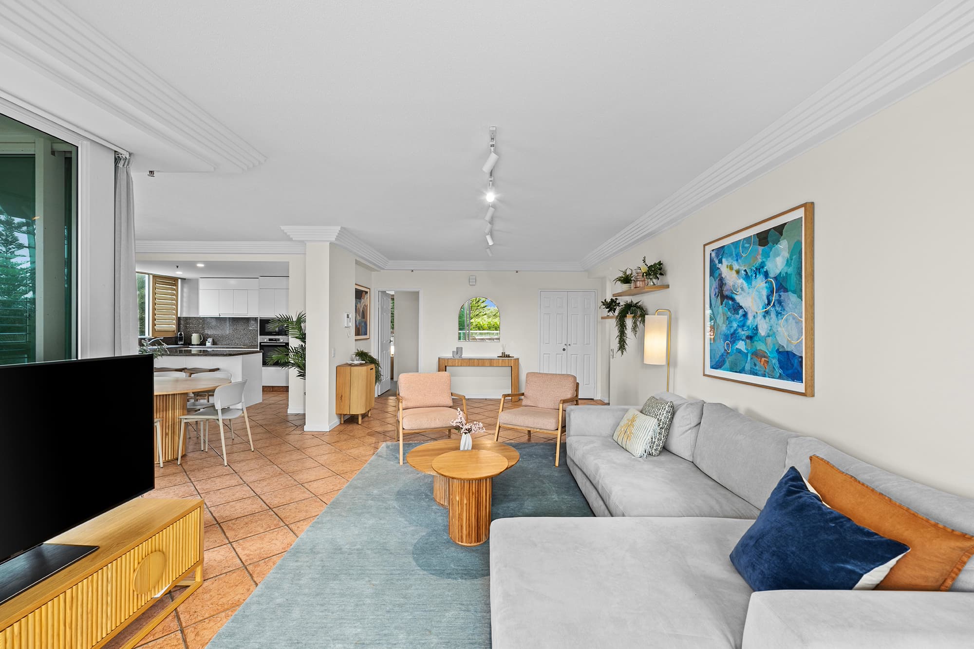 3/177 Old Burleigh Road, Broadbeach — photo 2 of 5