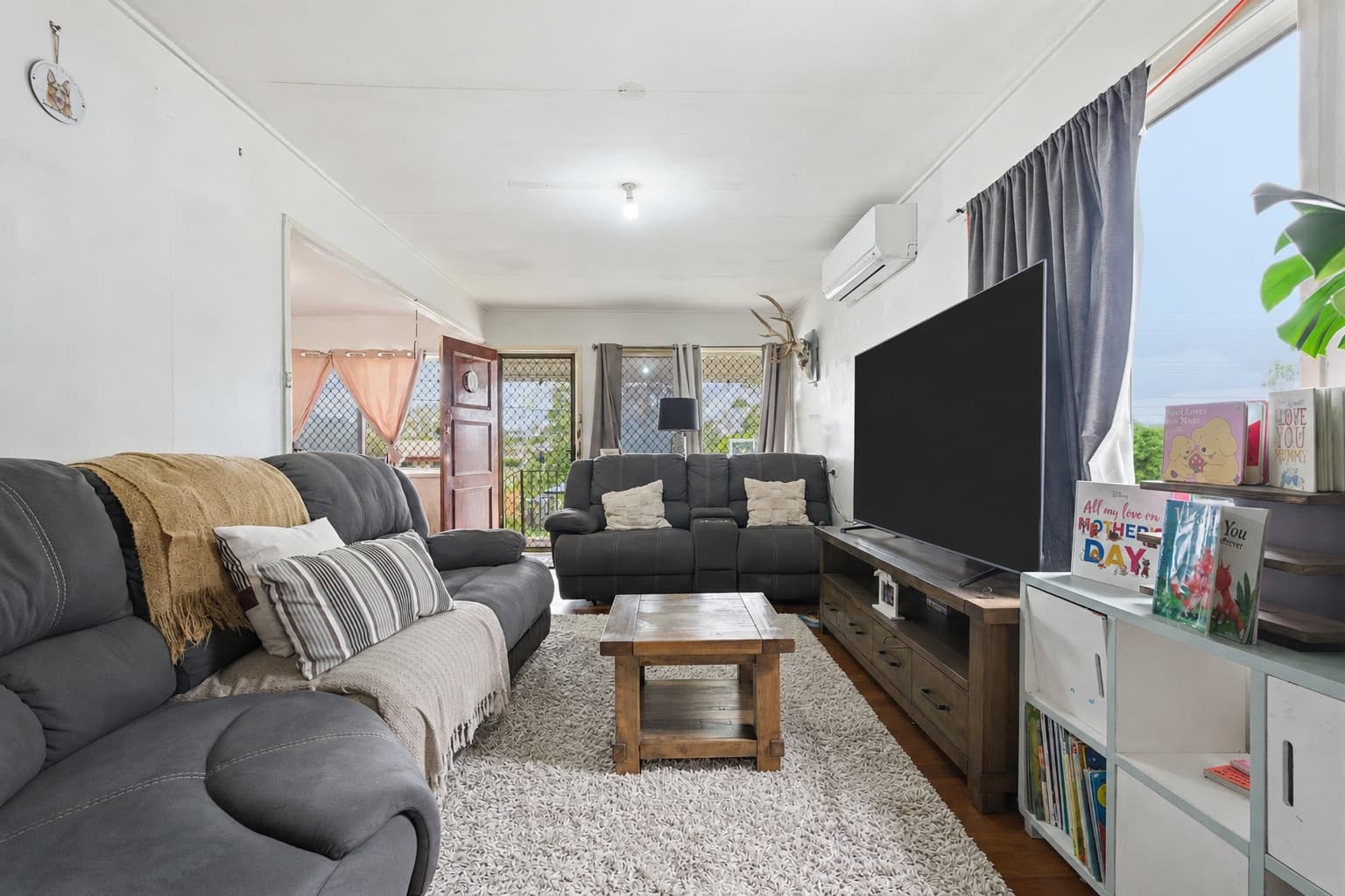 21 Orchid Street, Woodridge — photo 3 of 5