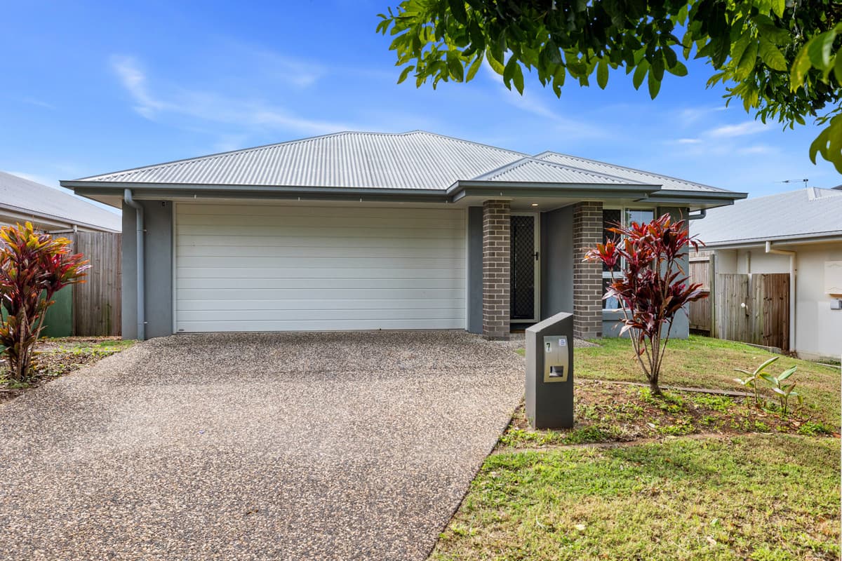 7 Colville Street, Redland Bay — photo 1 of 5