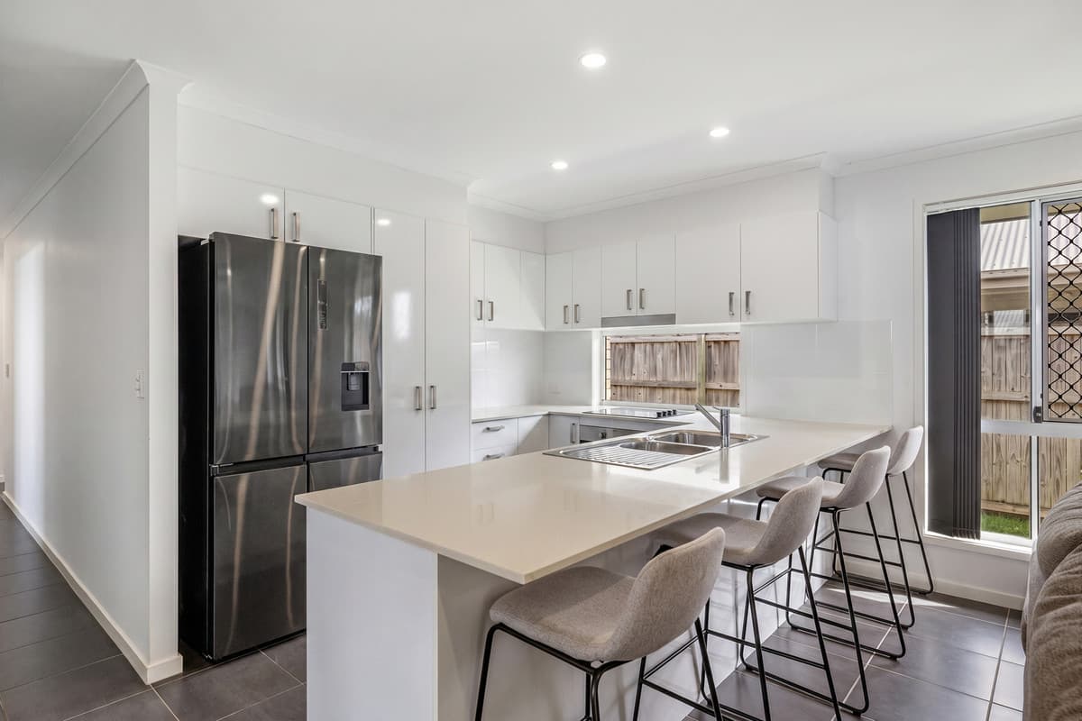 7 Colville Street, Redland Bay — photo 3 of 5