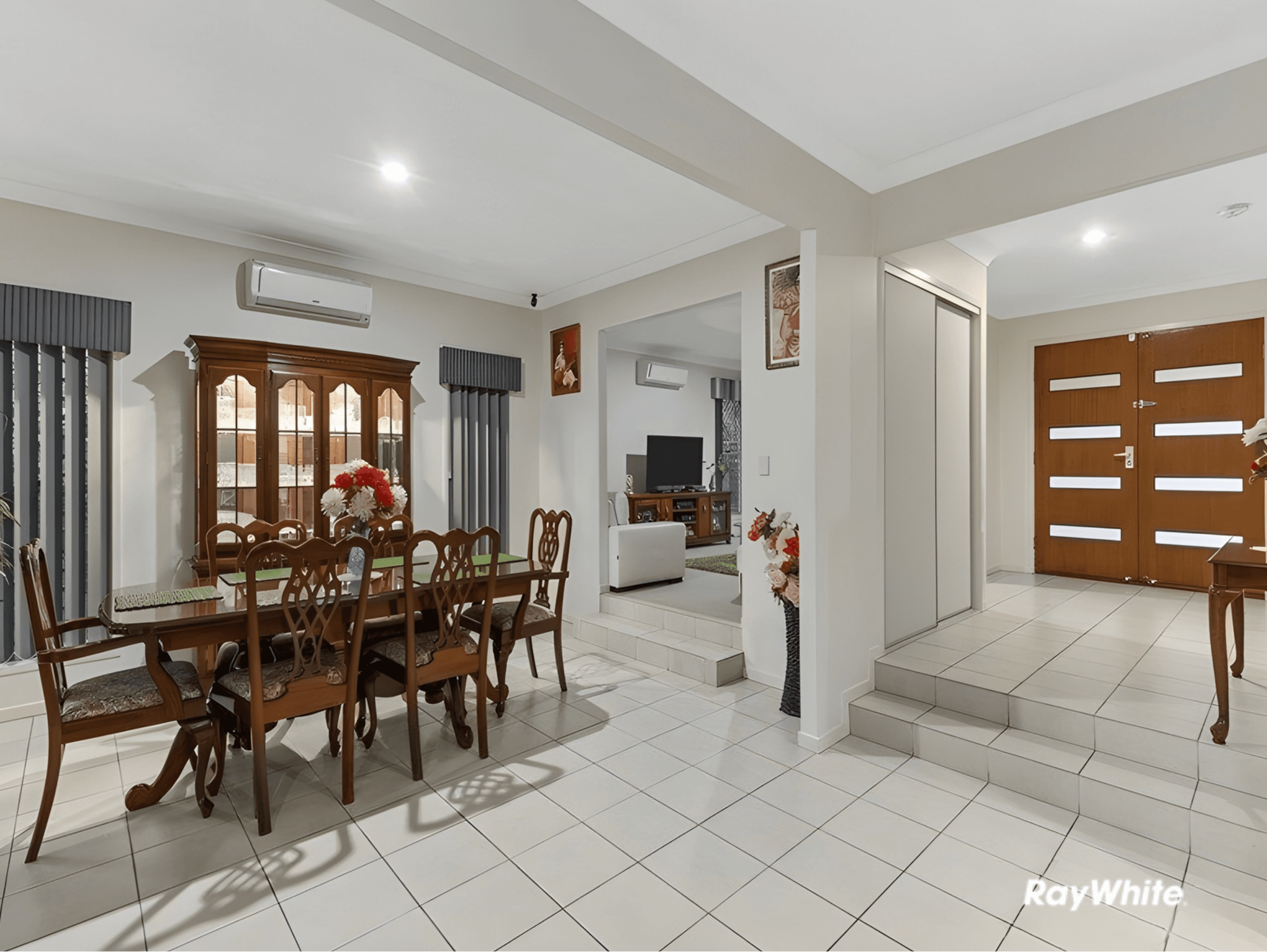 3 Waterhousia Crescent, Brookwater — photo 3 of 5