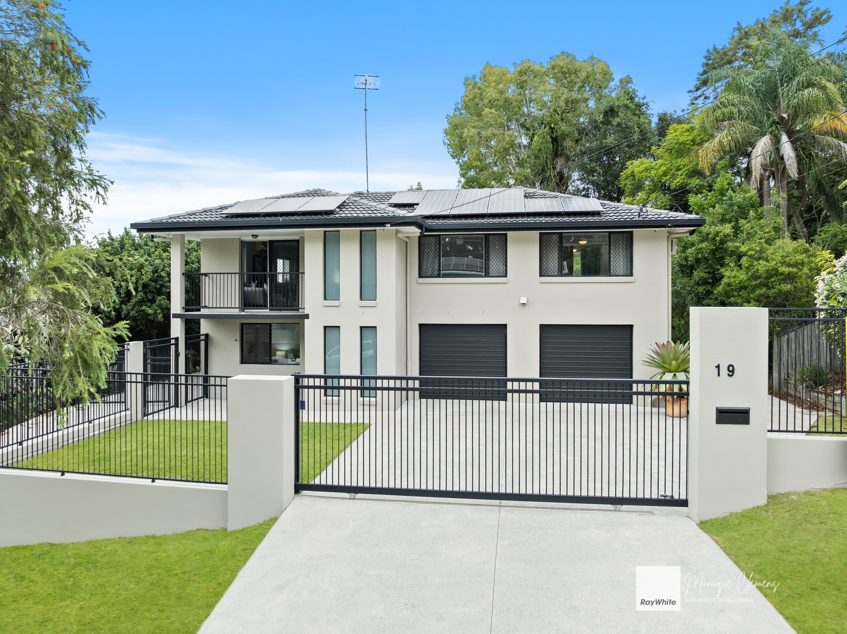 19 Gladewood Drive, Daisy Hill — photo 1 of 15