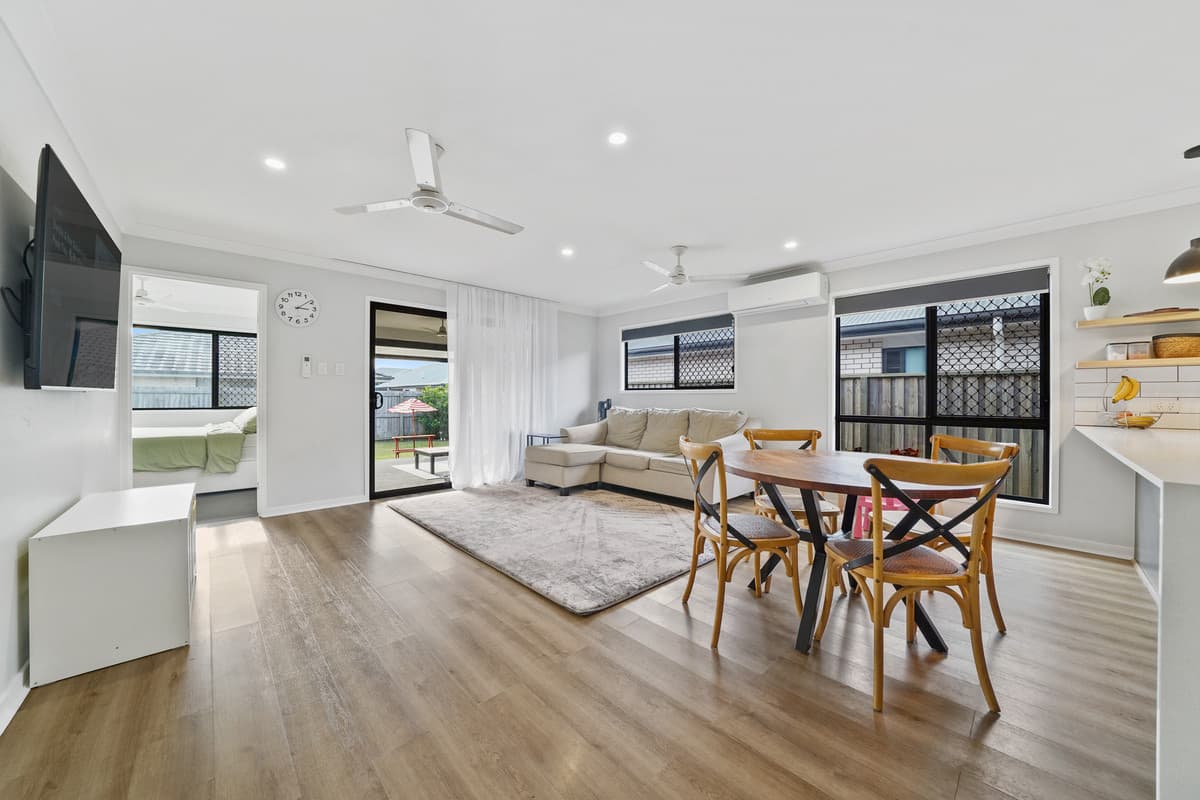10 Mikaella Way, Logan Reserve — photo 2 of 5