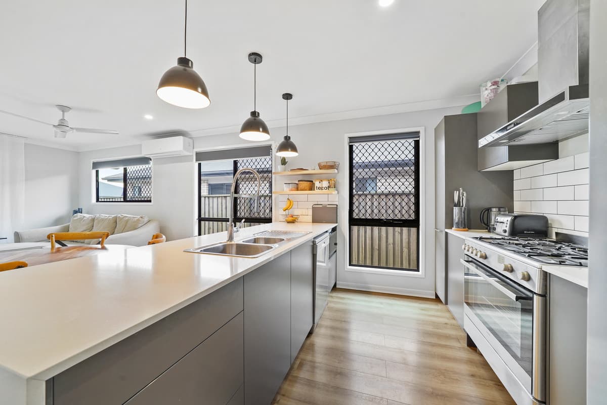 10 Mikaella Way, Logan Reserve — photo 4 of 5