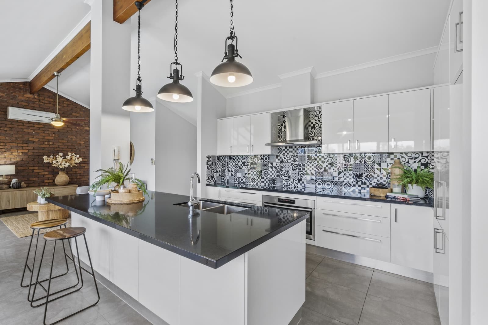 42 Peter Thomson Drive, Parkwood — photo 3 of 25