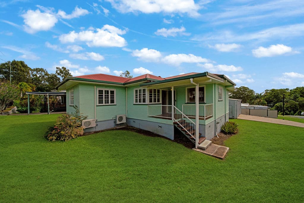 1 Jacaranda Drive, Parklands — photo 1 of 5