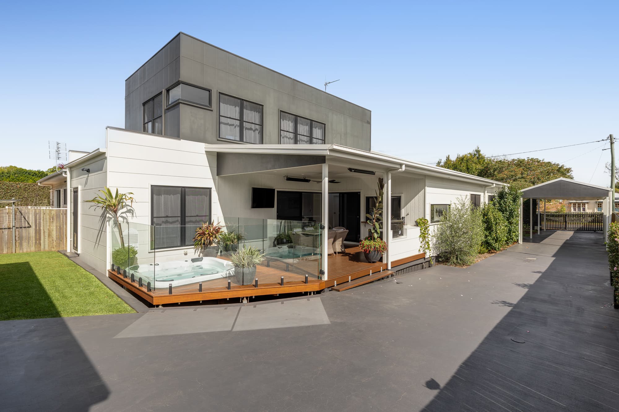 76 Mackenzie Street, Mount Lofty — photo 1 of 13