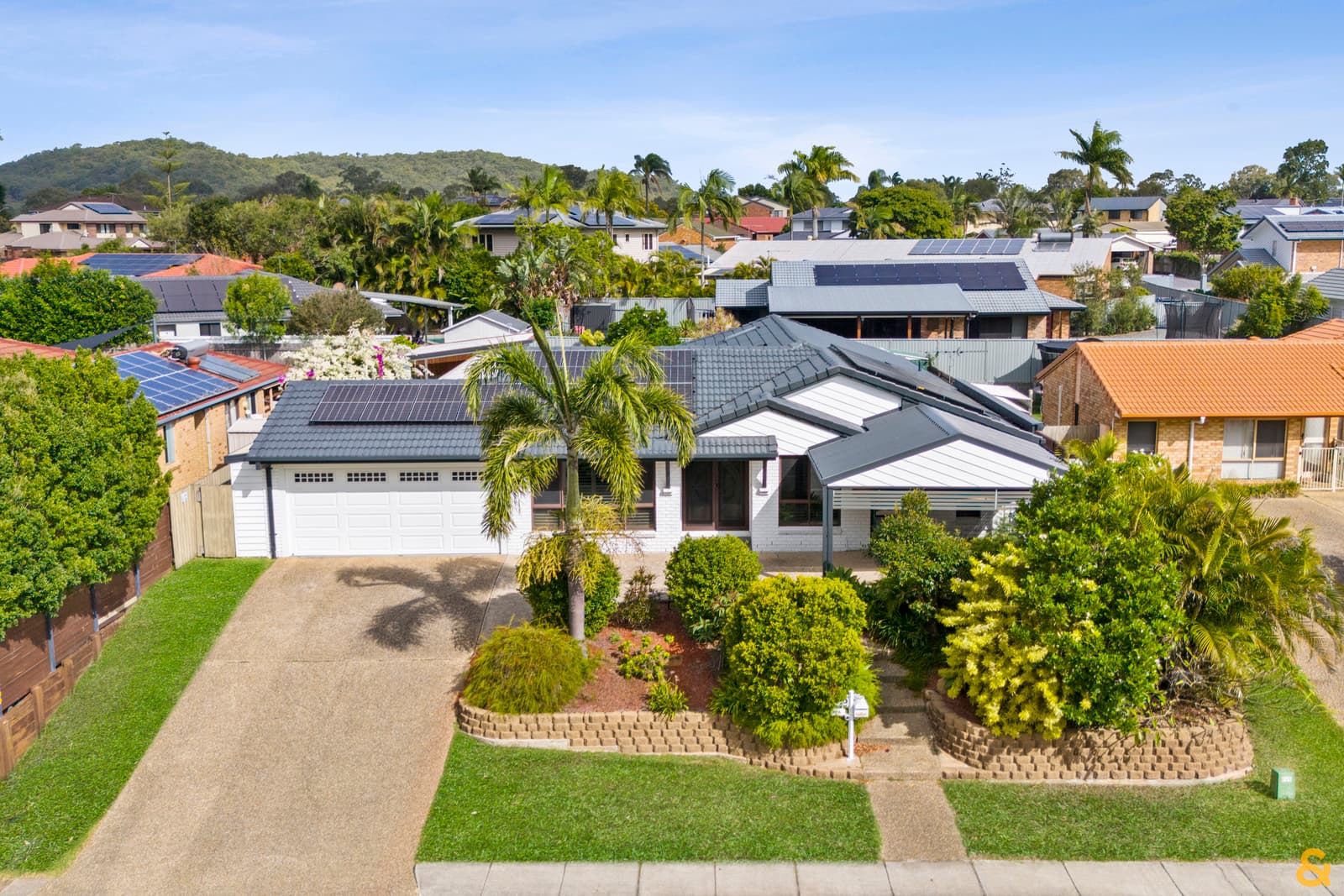 149 Meadowlands Road, Carindale — photo 1 of 5