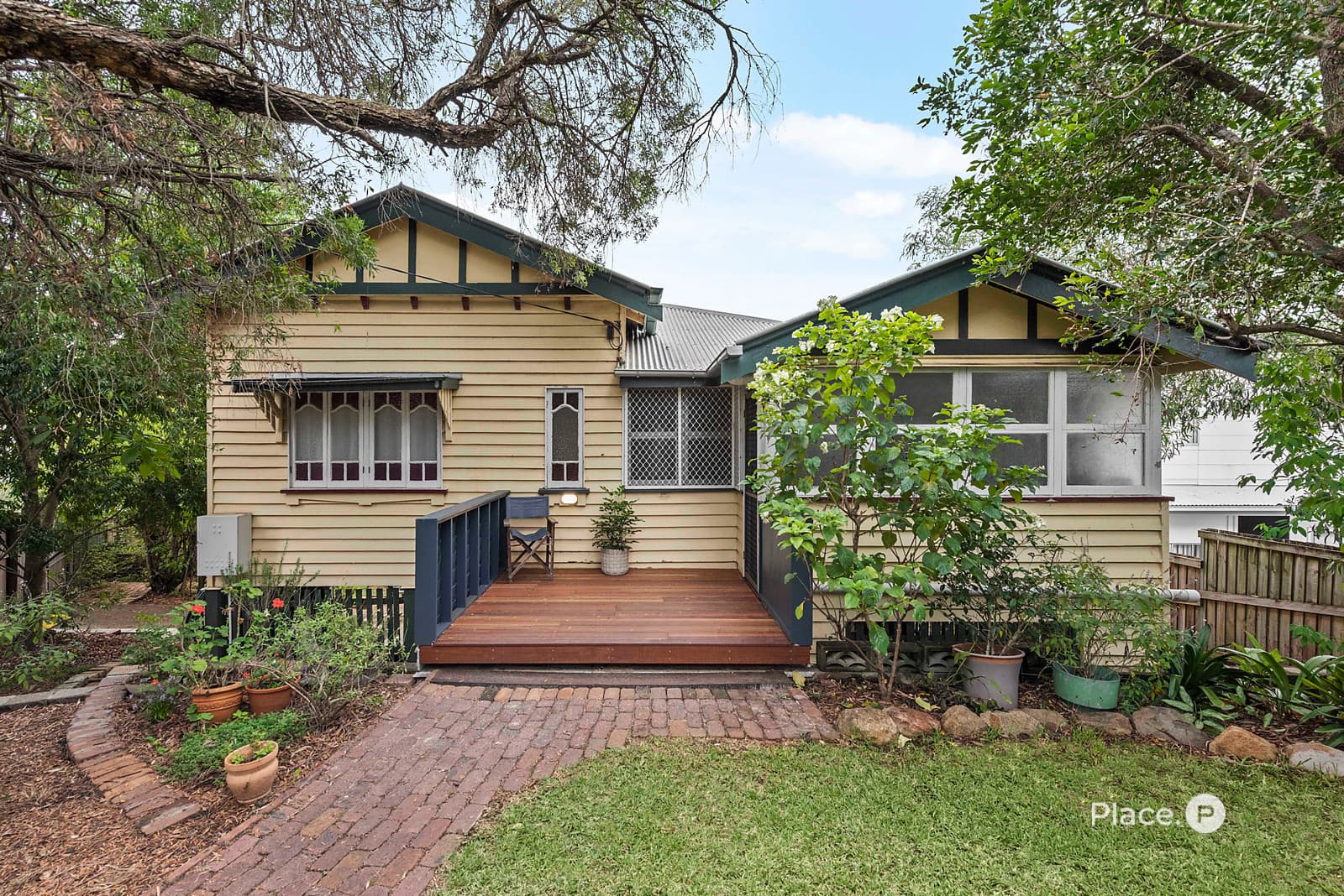 18 Hipwood Street, Norman Park — photo 1 of 5