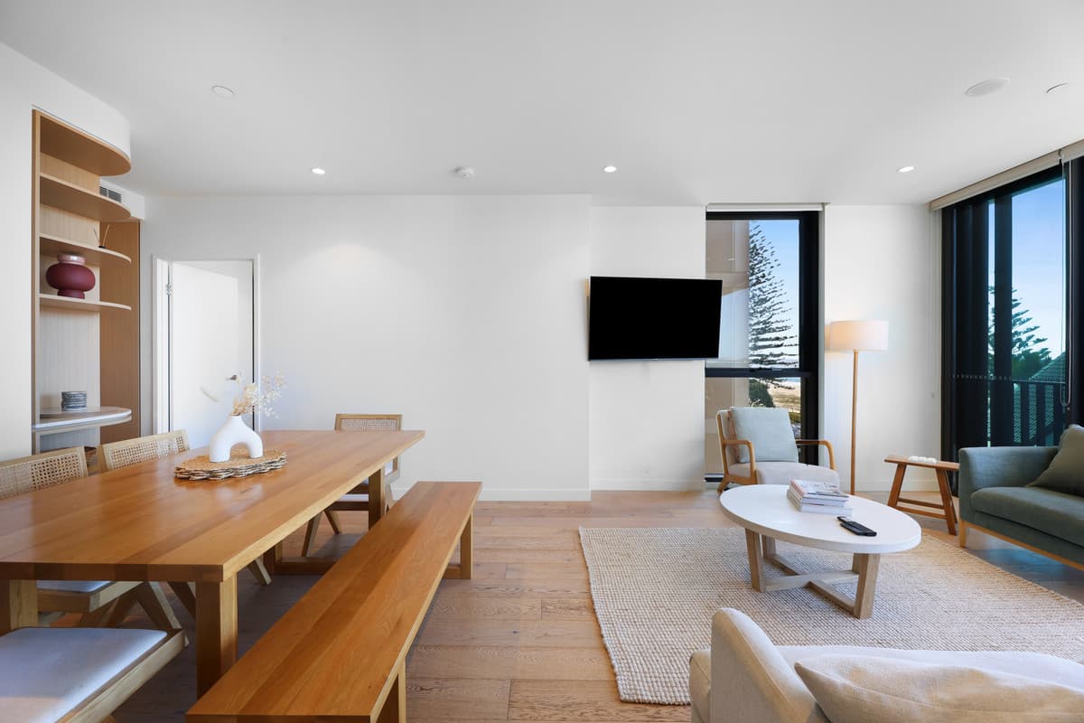 405/4 Seventeenth Avenue, Palm Beach — photo 4 of 5