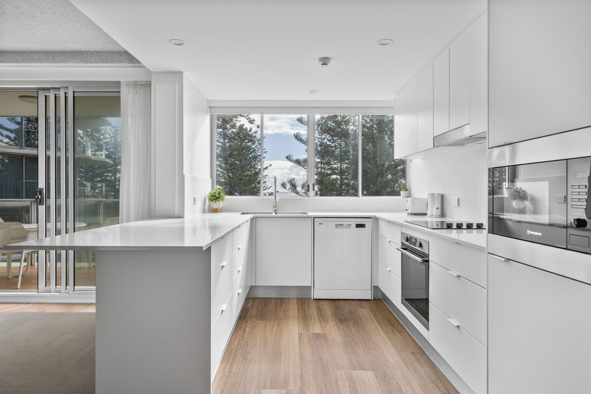 17/30-40 The Esplanade, Burleigh Heads — photo 3 of 19
