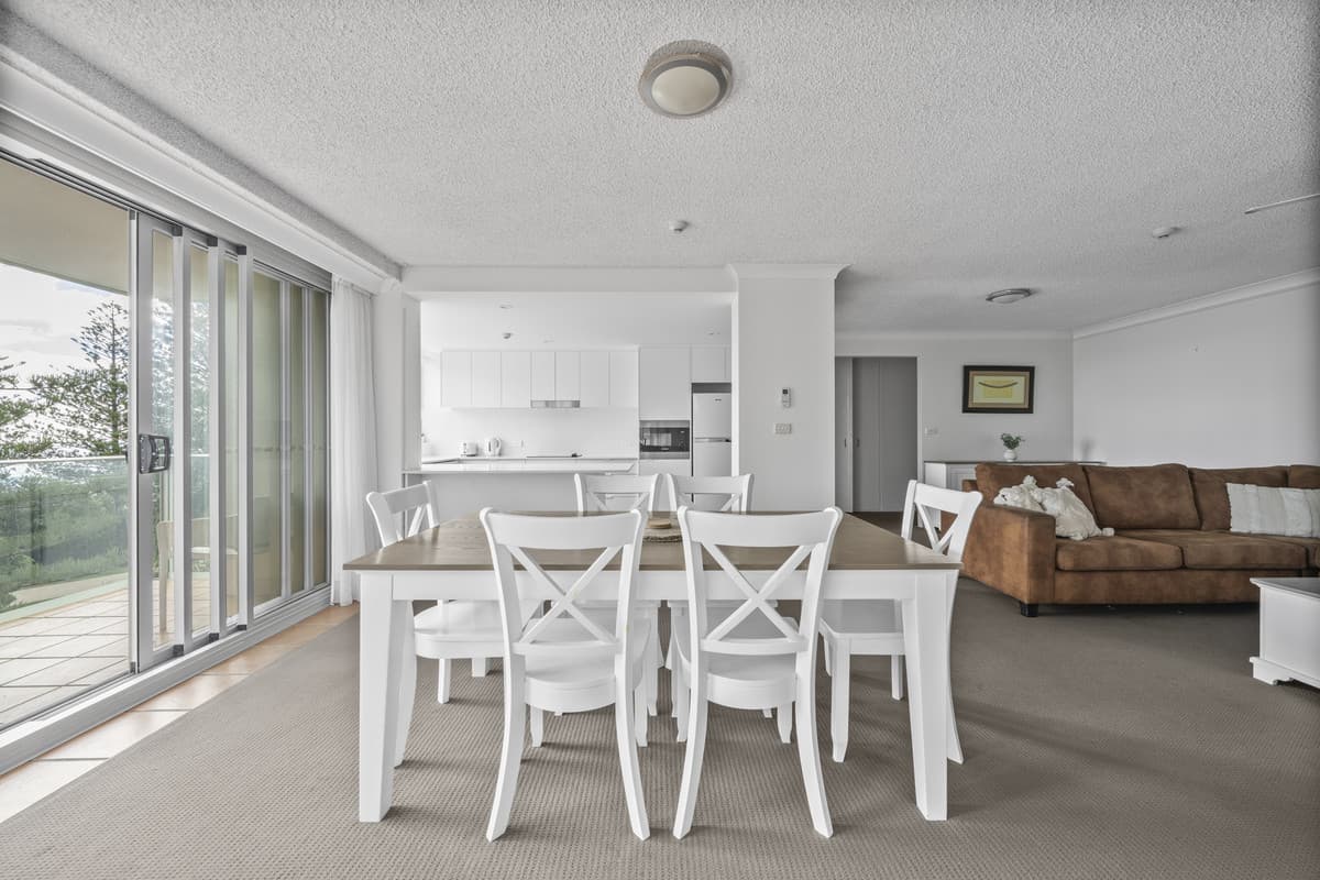 17/30-40 The Esplanade, Burleigh Heads — photo 4 of 19