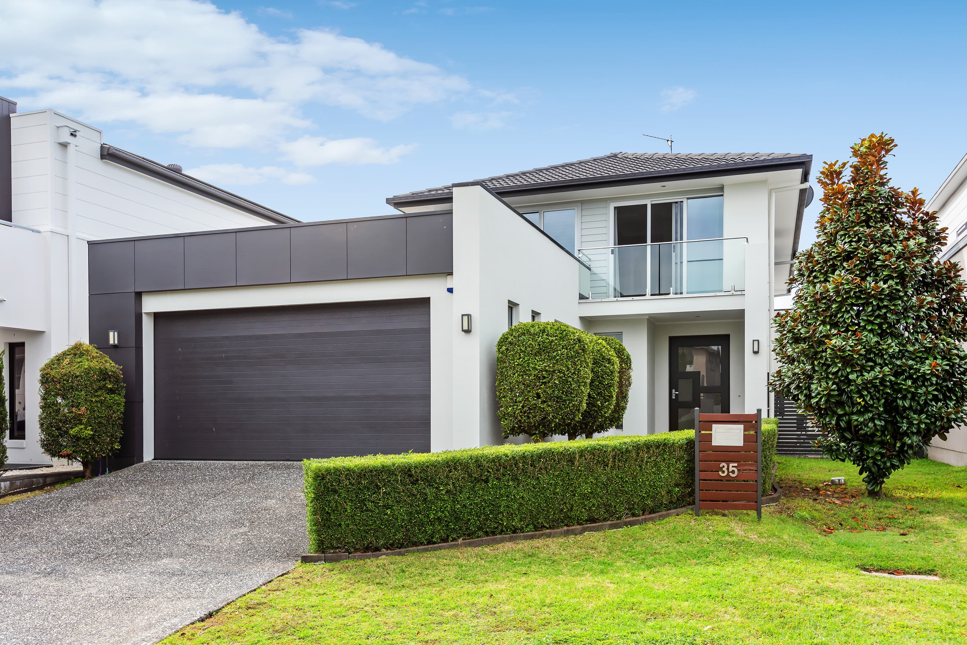 35 Harbour Rise, Hope Island — photo 3 of 5
