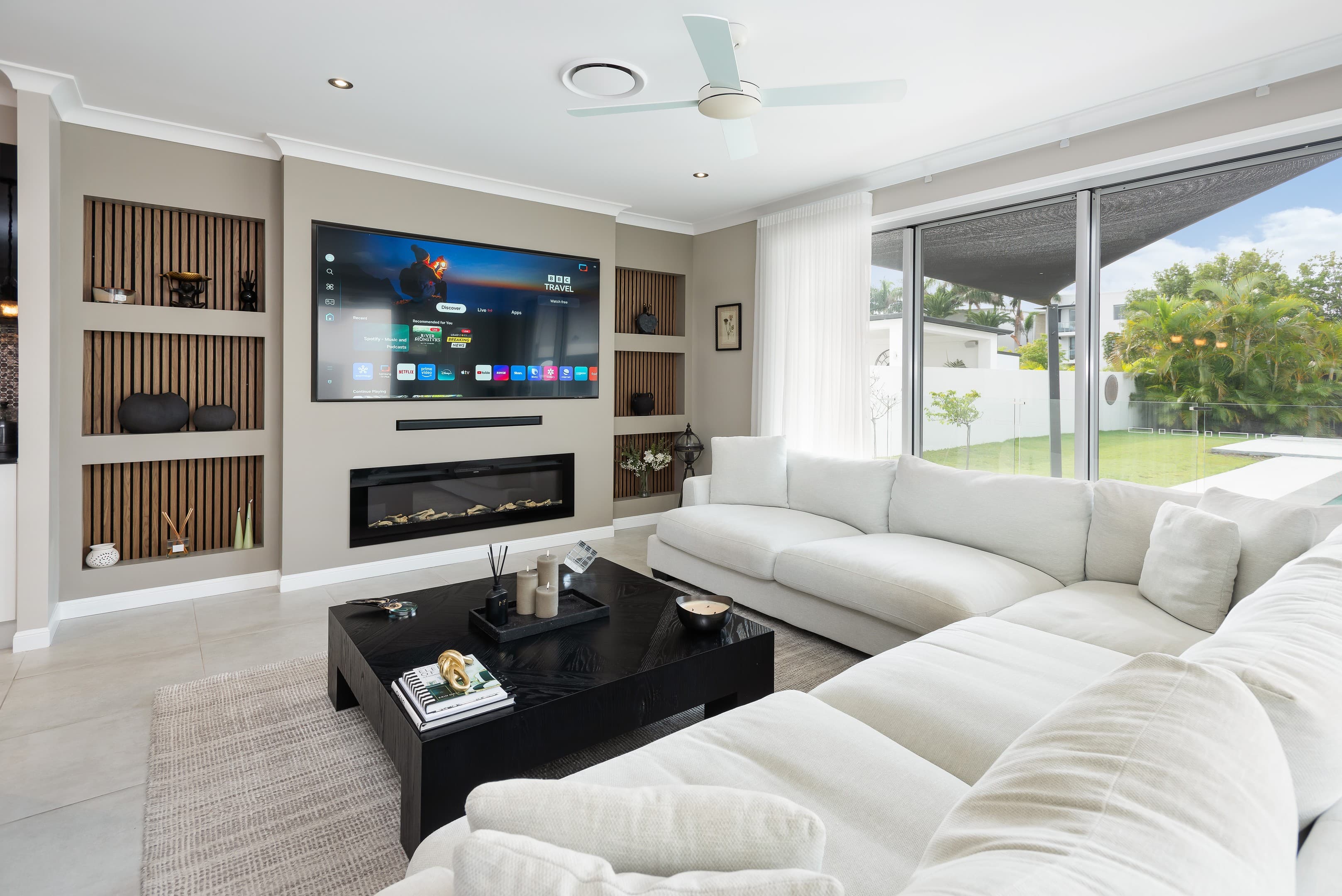 35 Harbour Rise, Hope Island — photo 4 of 5