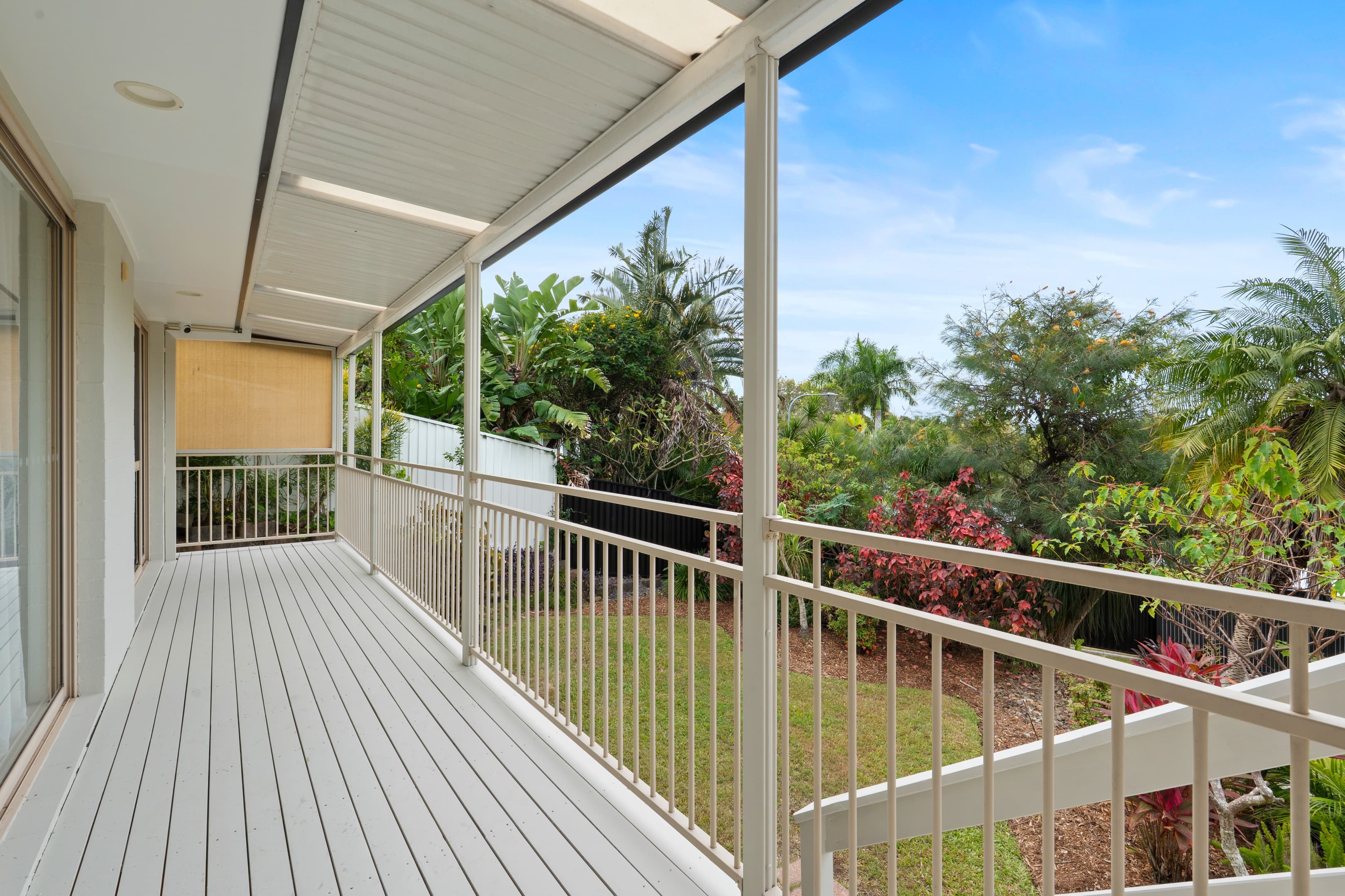 4 Finley Court, Helensvale — photo 3 of 5