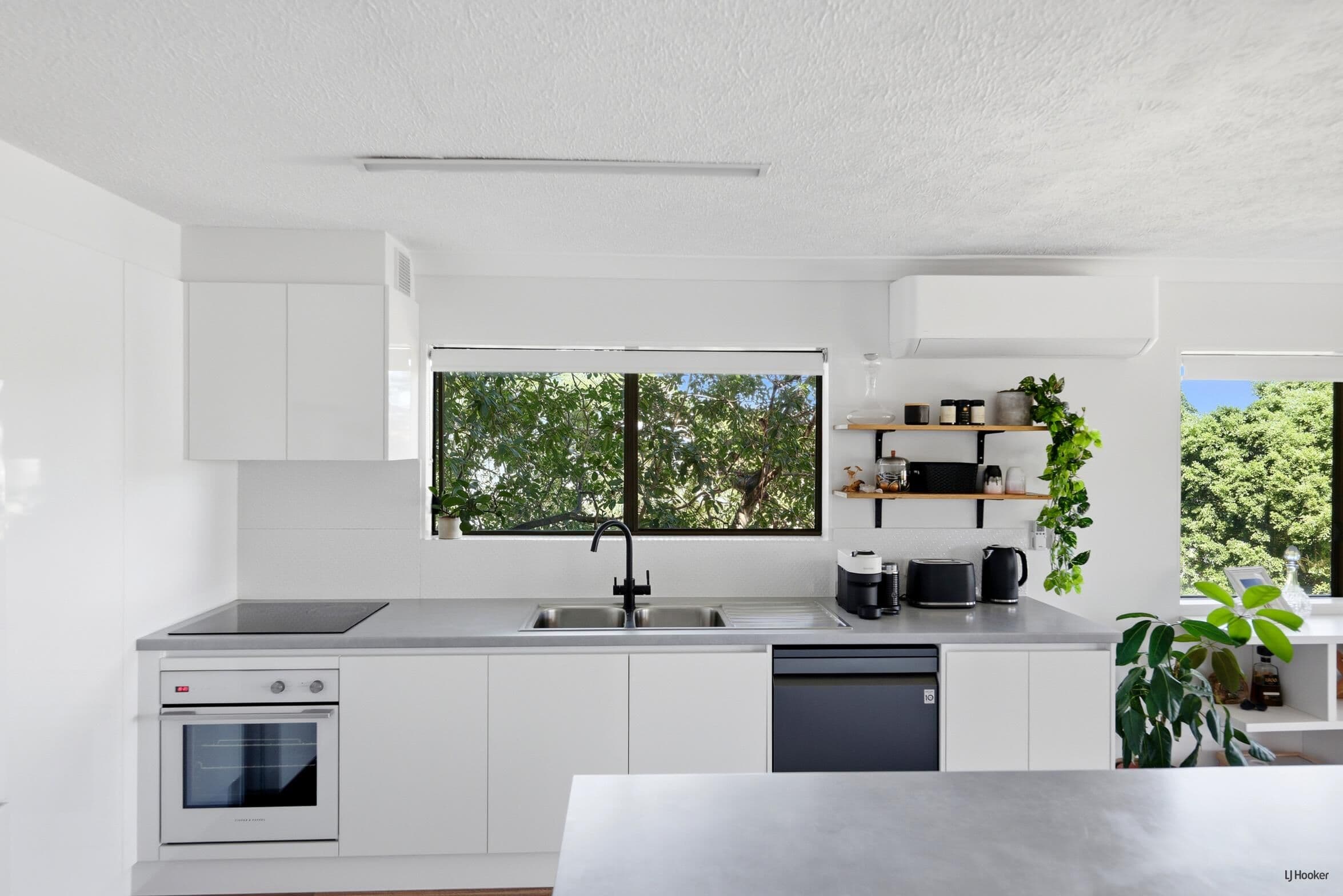 3/17 Rutledge Street, Coolangatta — photo 3 of 13