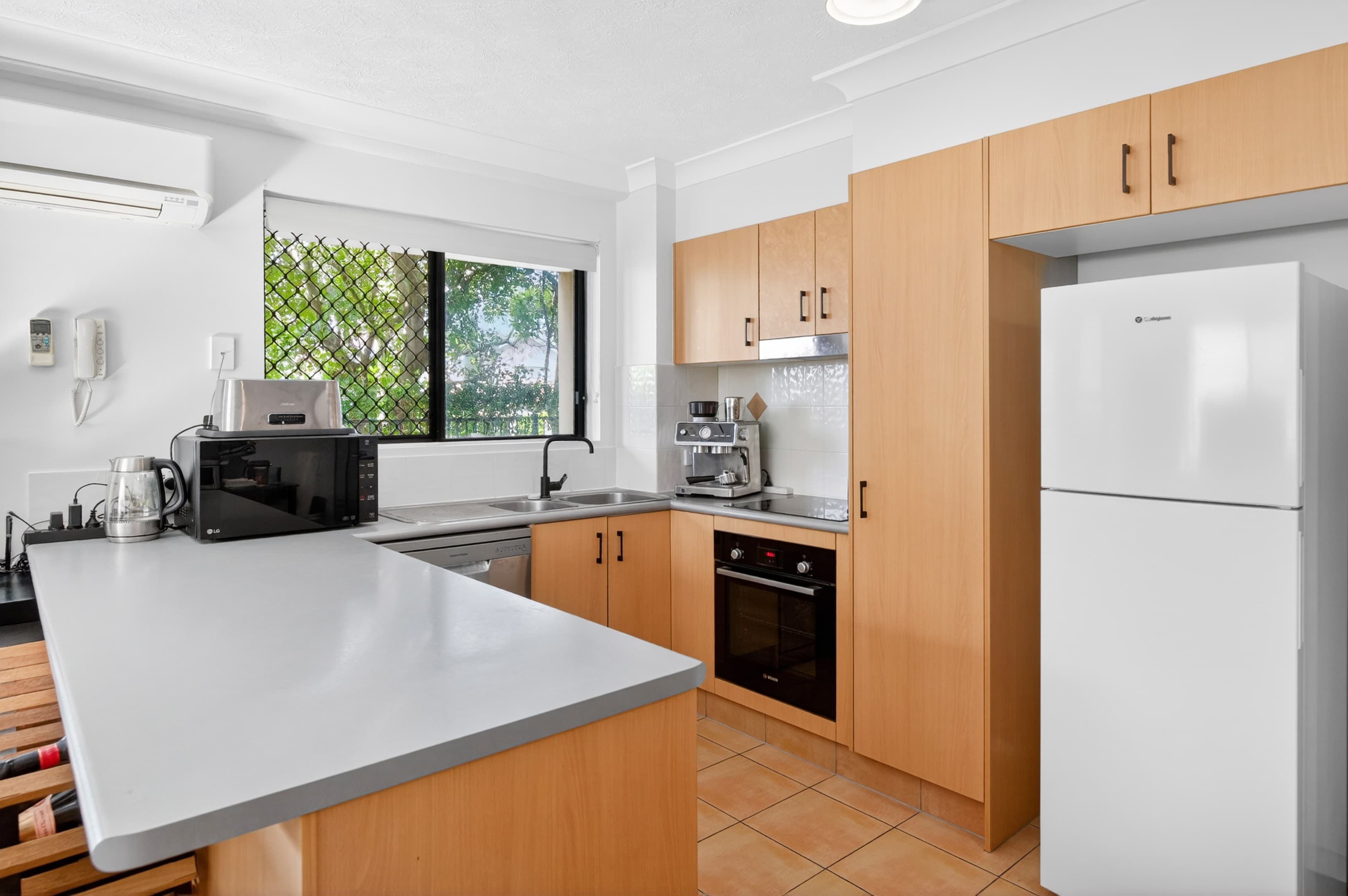 1/3 Tate Street, Southport — photo 2 of 5