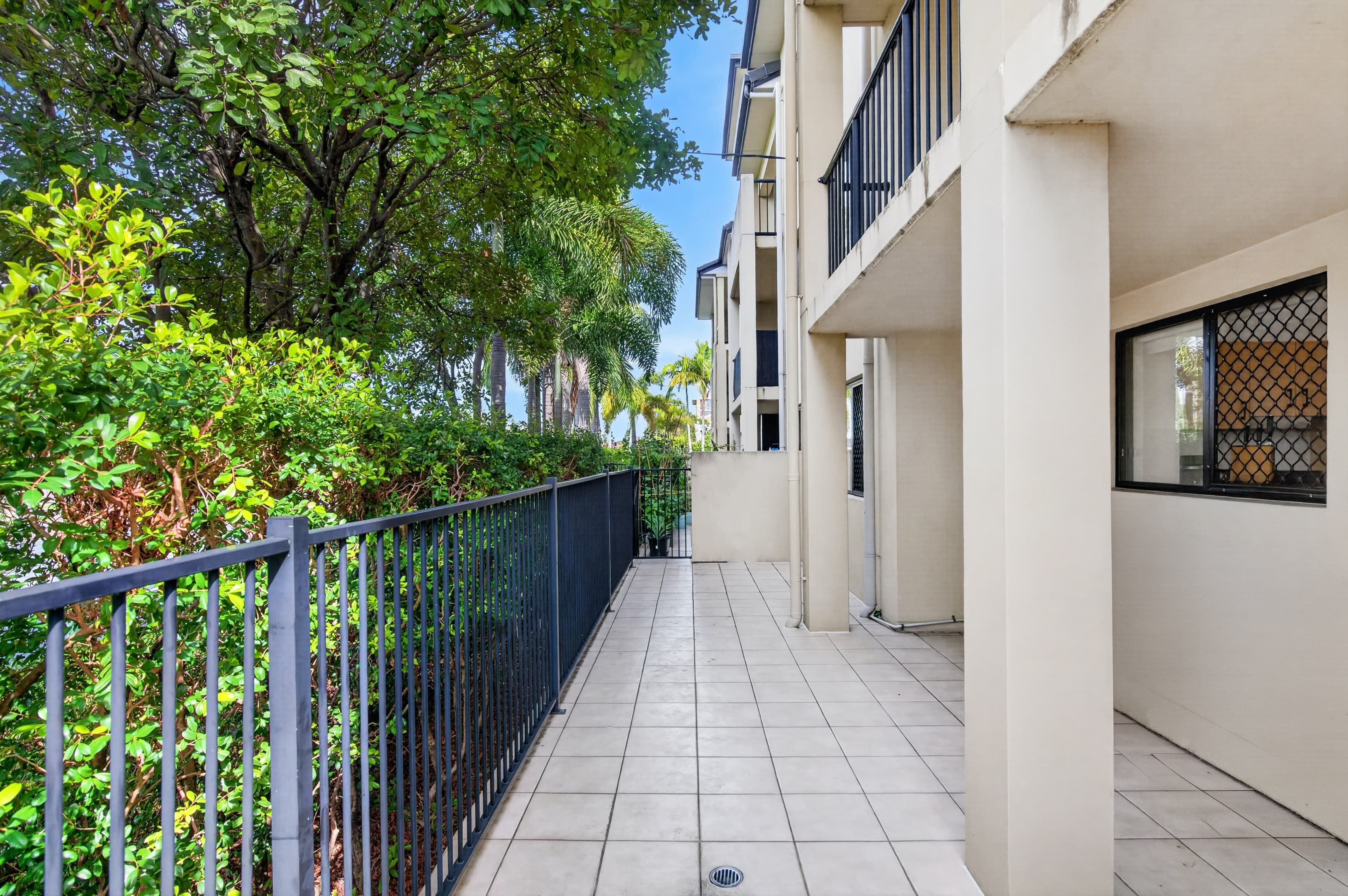 1/3 Tate Street, Southport — photo 4 of 5