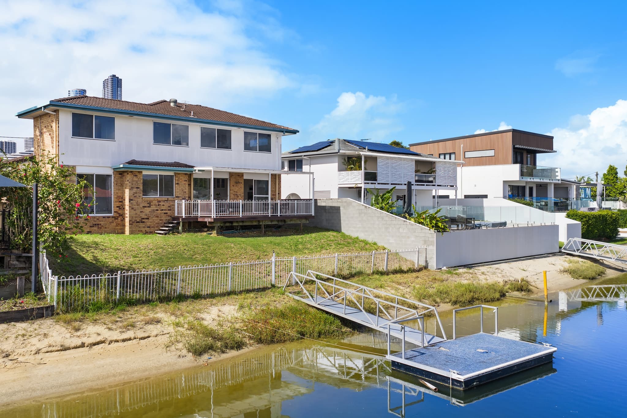 11 Flamingo Key, Broadbeach Waters — photo 2 of 5