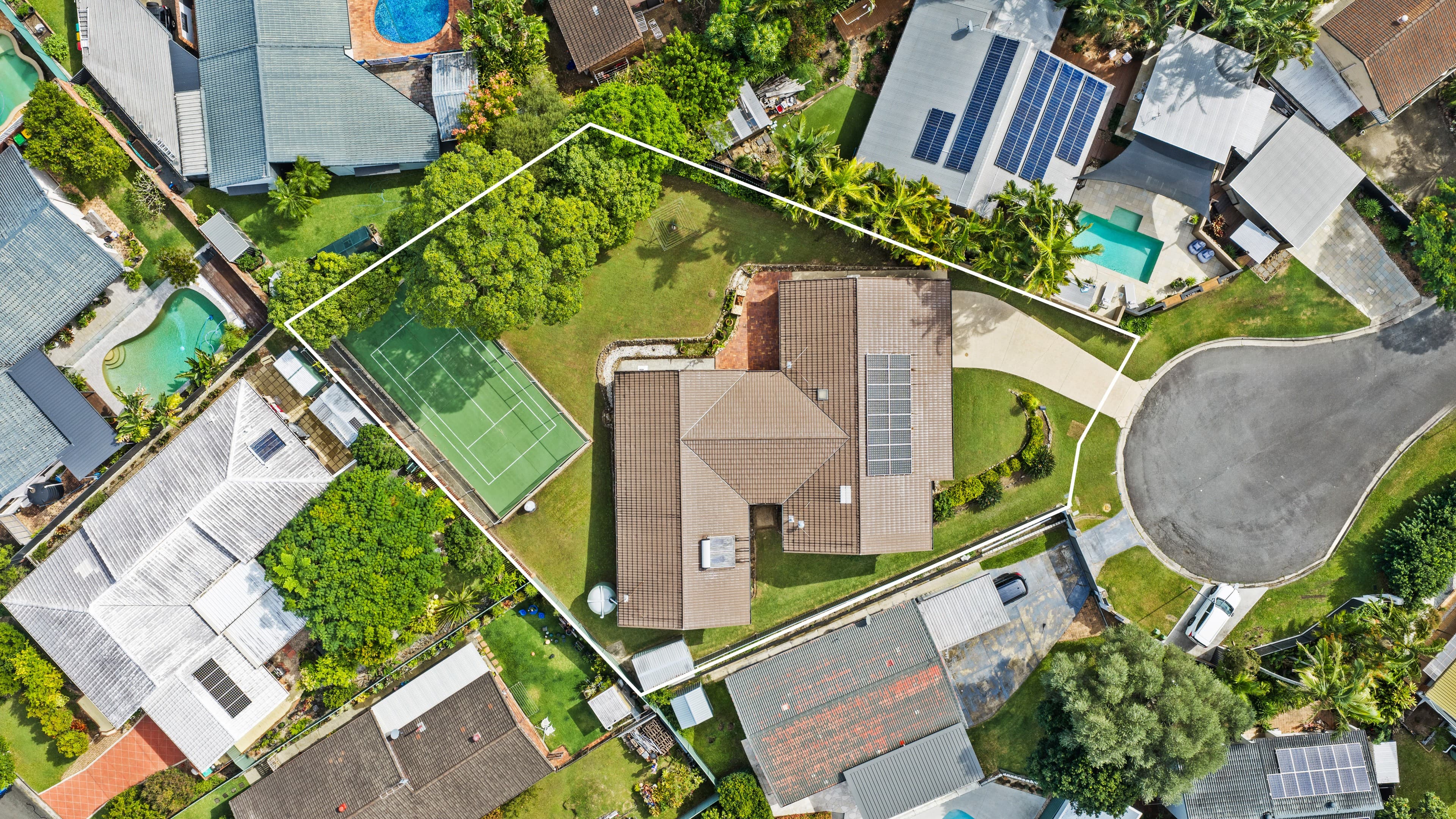 9 Palona Place, Ashmore — photo 1 of 5