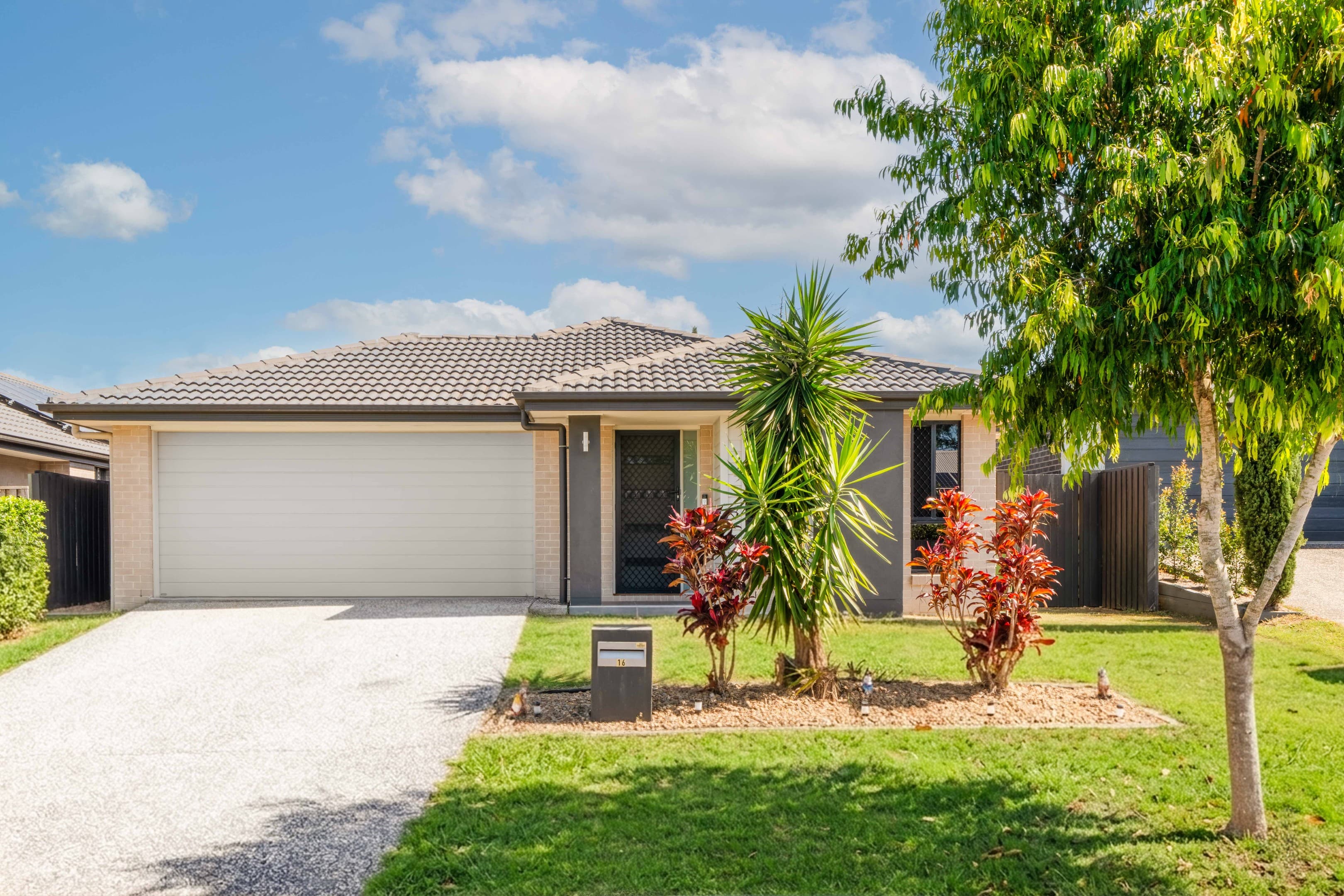 16 Madden Street, Collingwood Park — photo 1 of 5