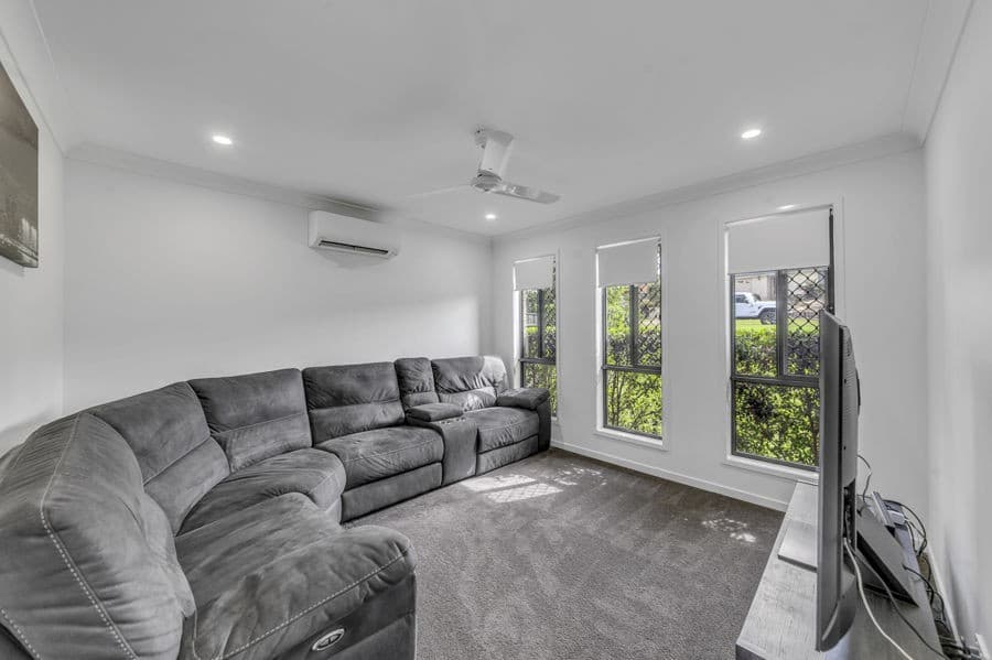 100 Equestrian Drive, Yamanto — photo 3 of 5