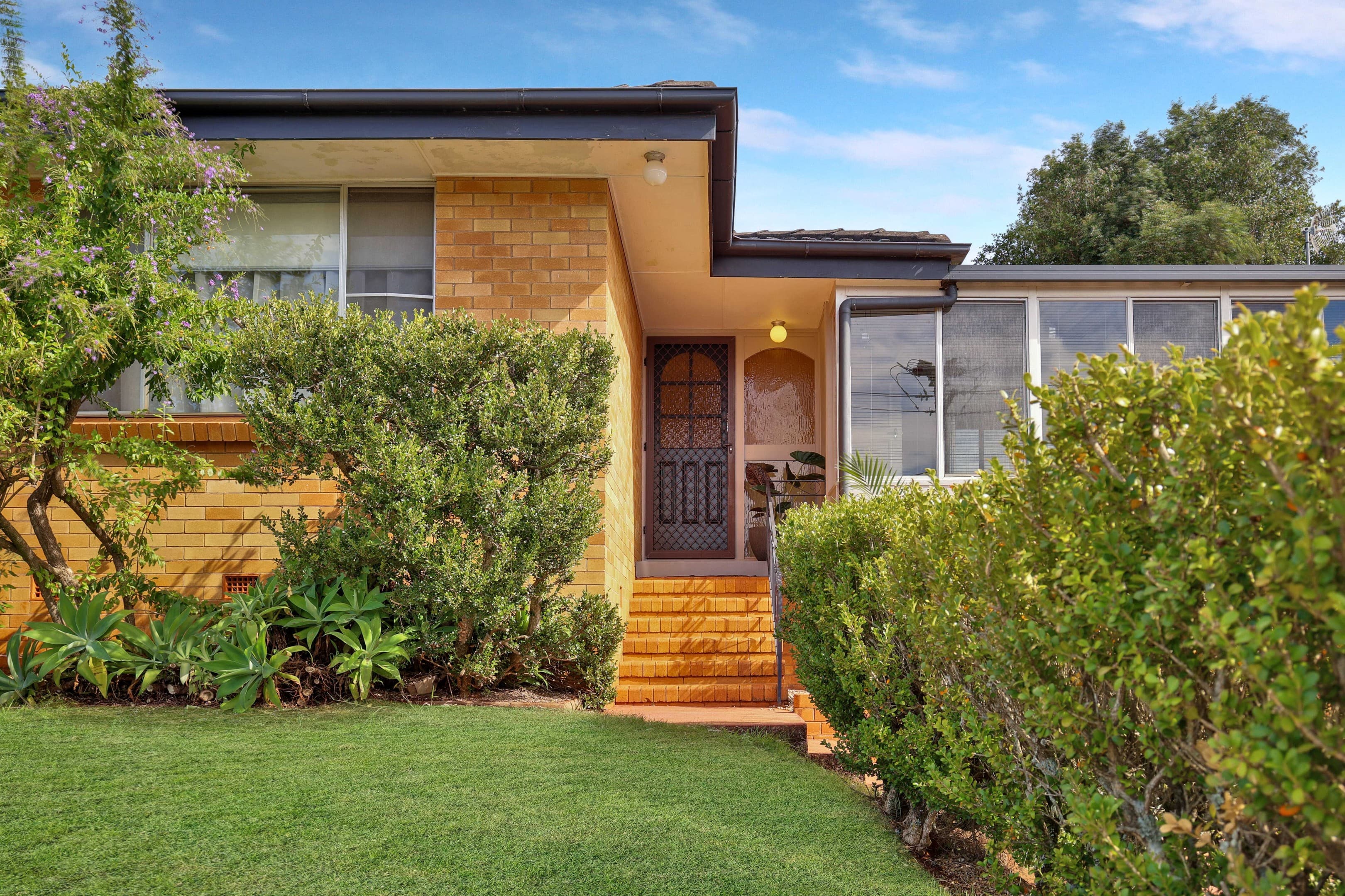 1 Catto Street, Centenary Heights — photo 1 of 5