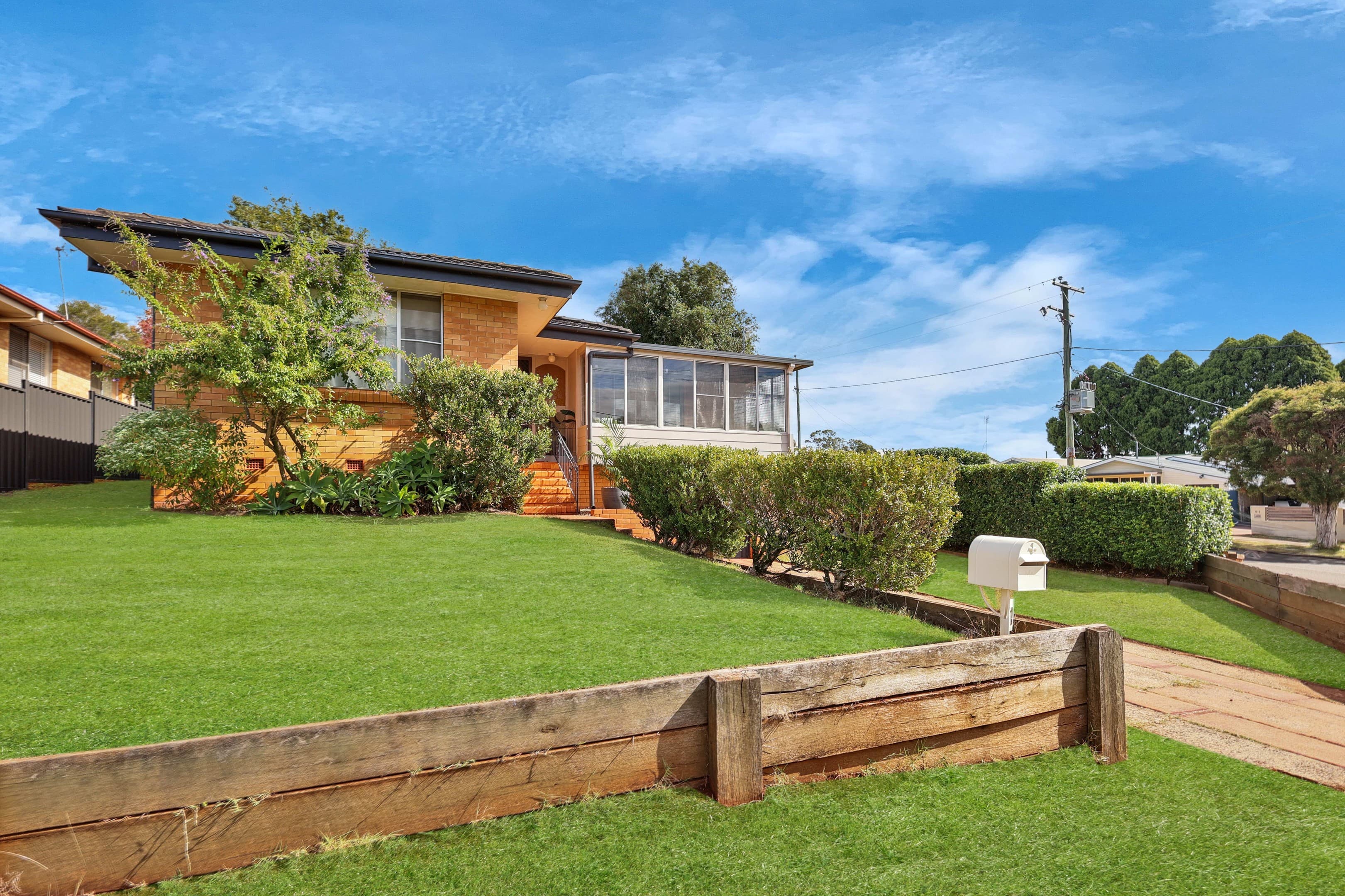 1 Catto Street, Centenary Heights — photo 2 of 5