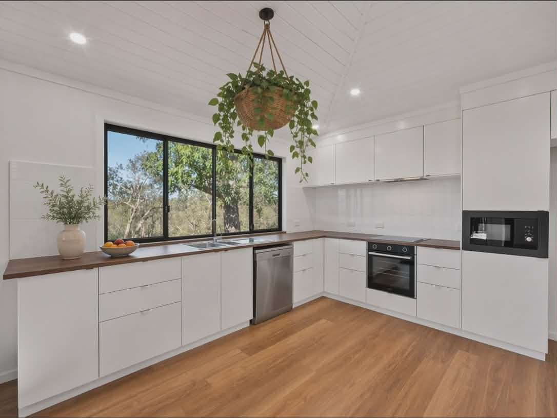 22 Timothy Street, Macleay Island — photo 3 of 5