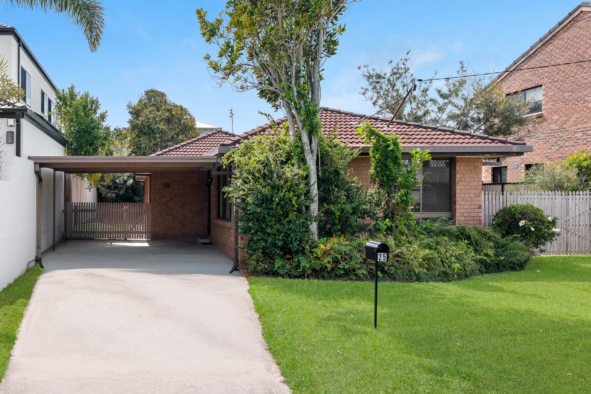 25 Donald Avenue, Paradise Point — photo 2 of 5