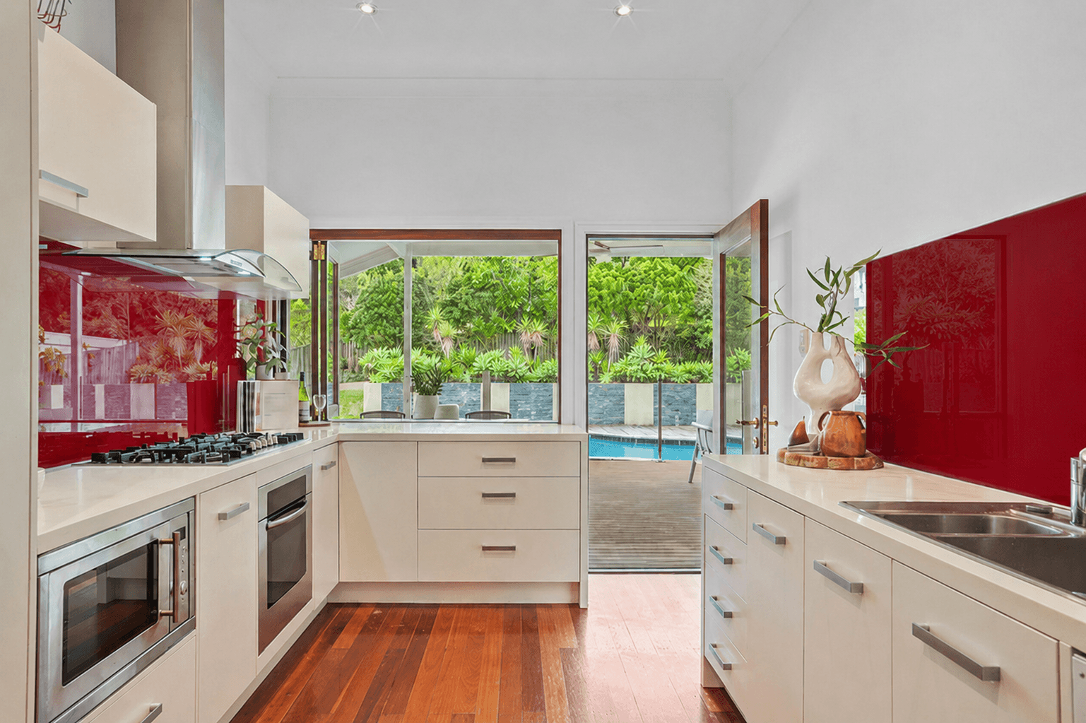 77 Thackeray Street, Norman Park — photo 4 of 5