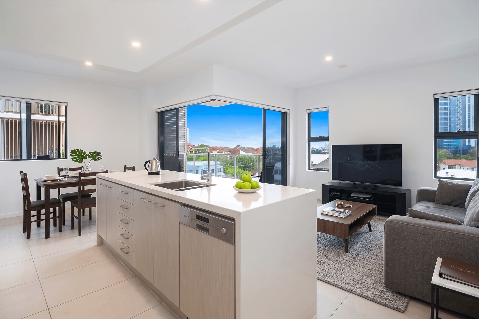 Unit 704/11 Andrews Street, Southport — photo 1 of 5