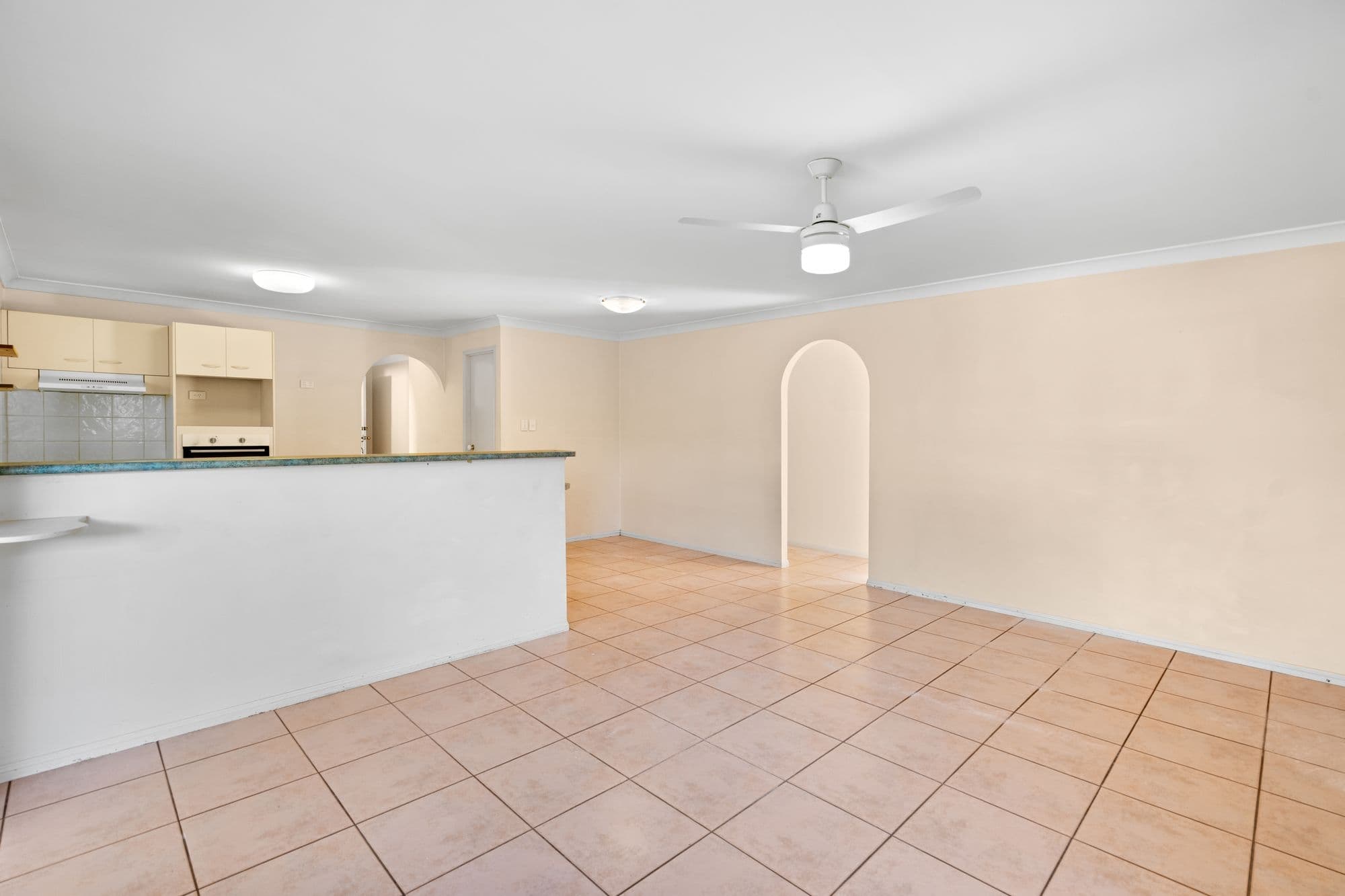 16 Elbe Place, Meadowbrook — photo 4 of 5