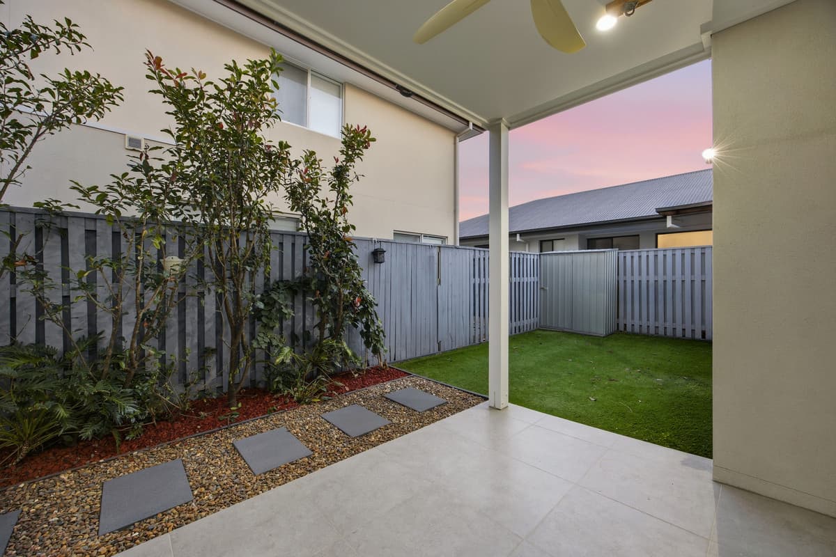 1 Field Street, Helensvale — photo 4 of 5