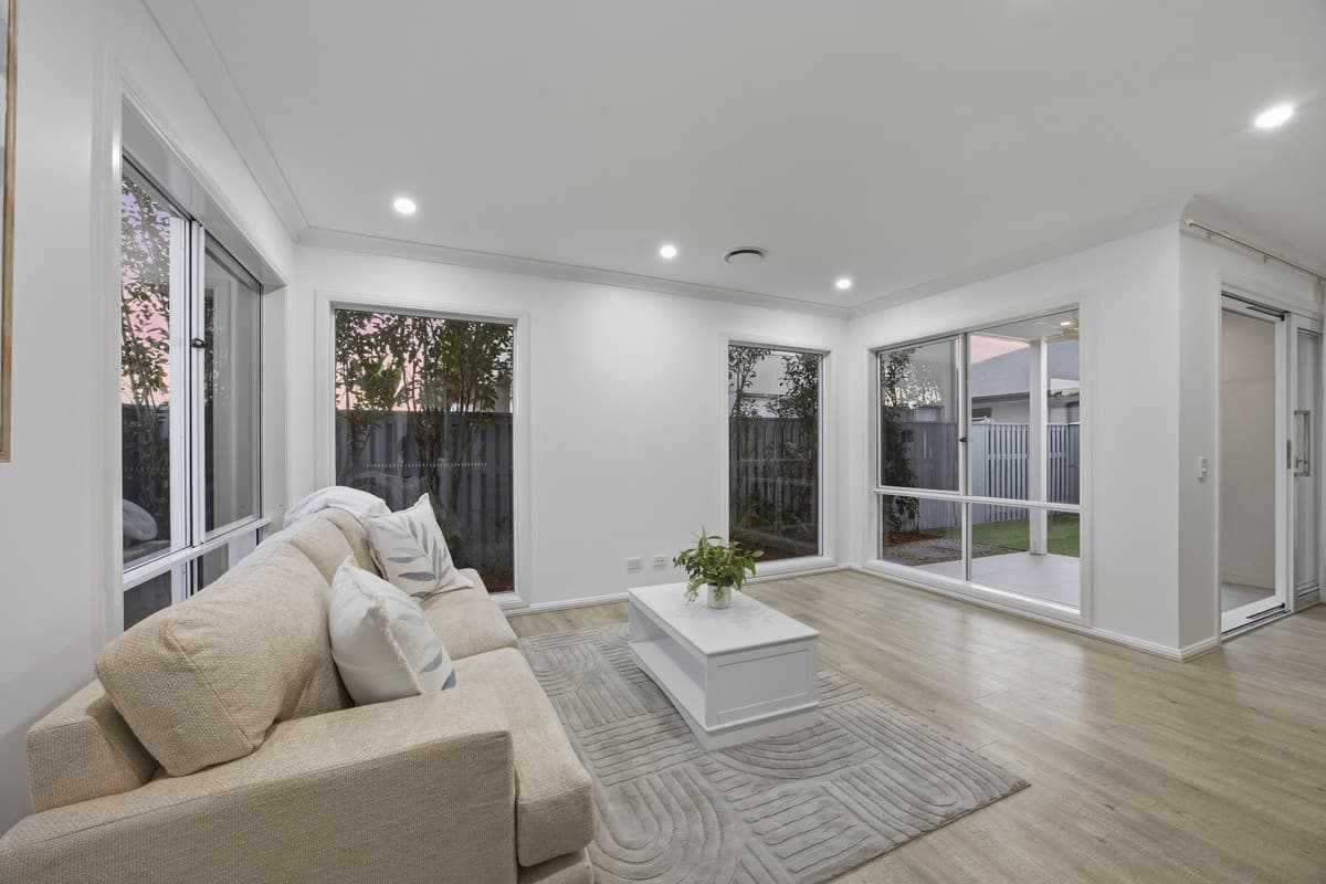 1 Field Street, Helensvale — photo 3 of 5