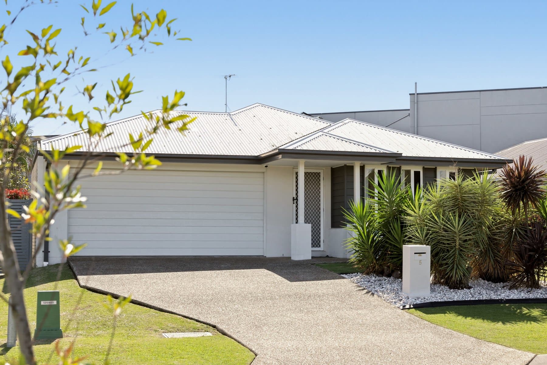 5 Clancy Court, Rothwell — photo 1 of 9