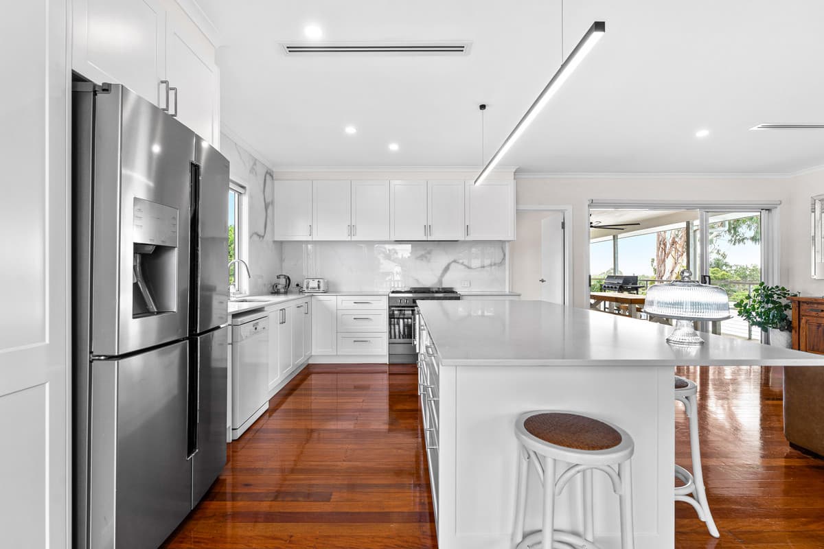 222 Wynnum North Road, Wynnum — photo 3 of 5