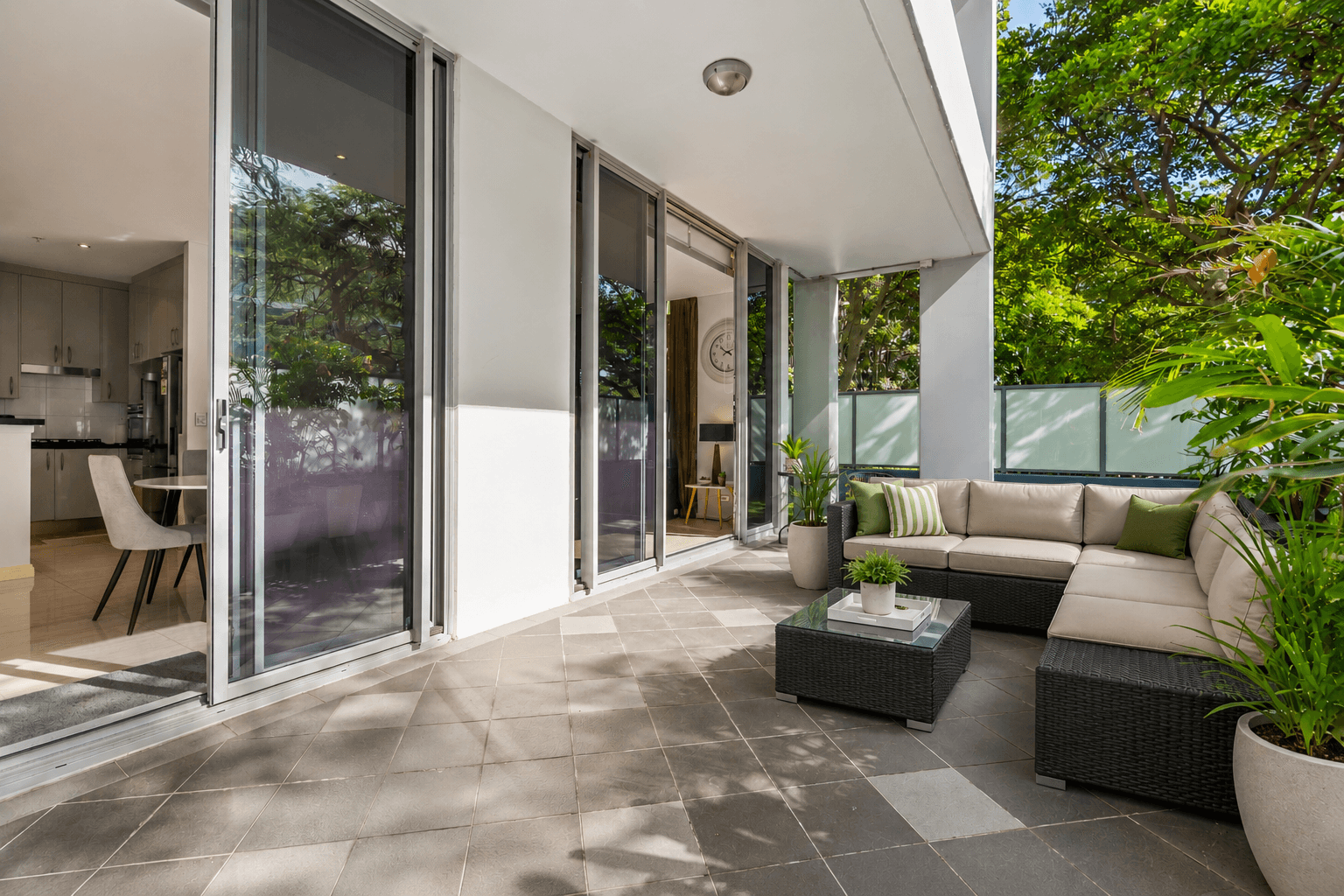 216/3 Como Crescent, Southport — photo 1 of 5
