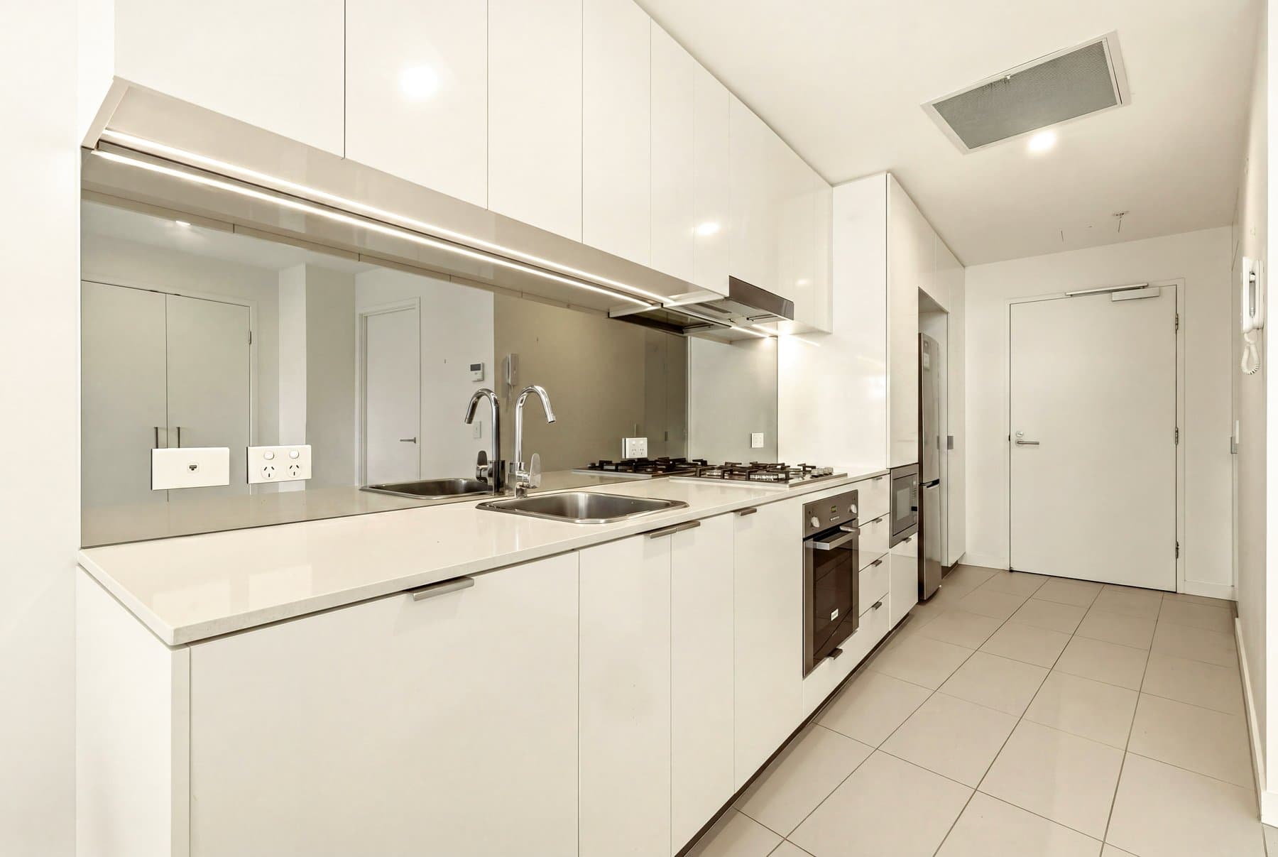 10404/88 Doggett Street, Newstead — photo 3 of 5