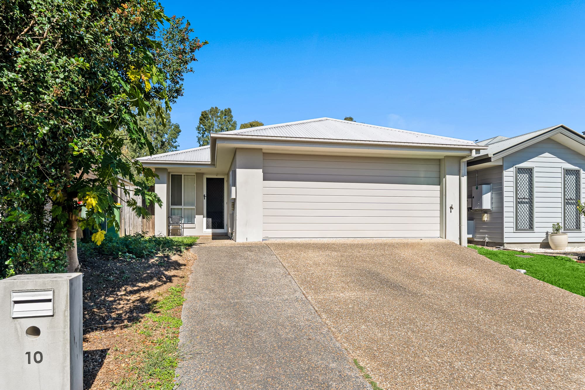 10 Walter Williams Crescent, Redbank Plains — photo 1 of 5