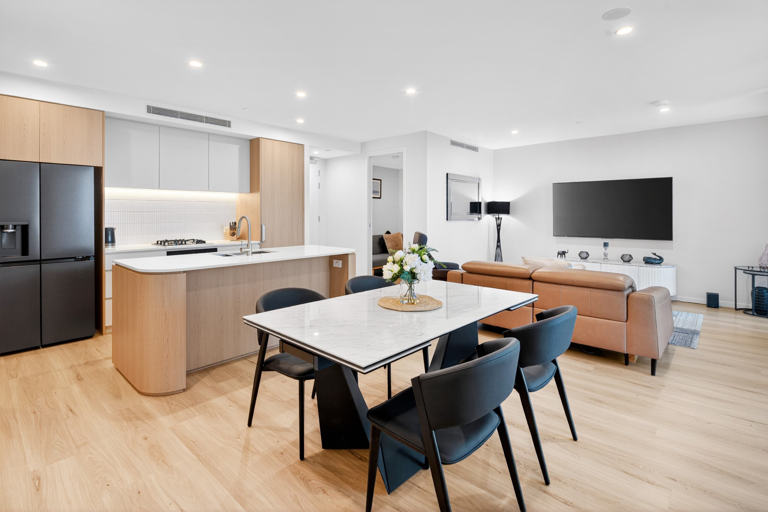 1103/146 Surf Parade, Broadbeach — photo 1 of 5