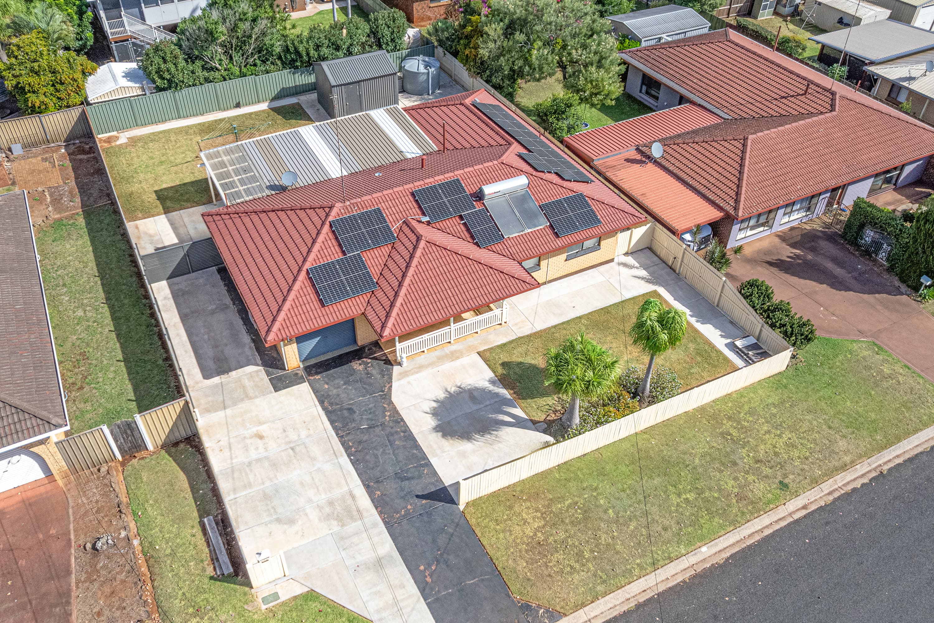 18 Hibiscus Drive, Centenary Heights — photo 1 of 5